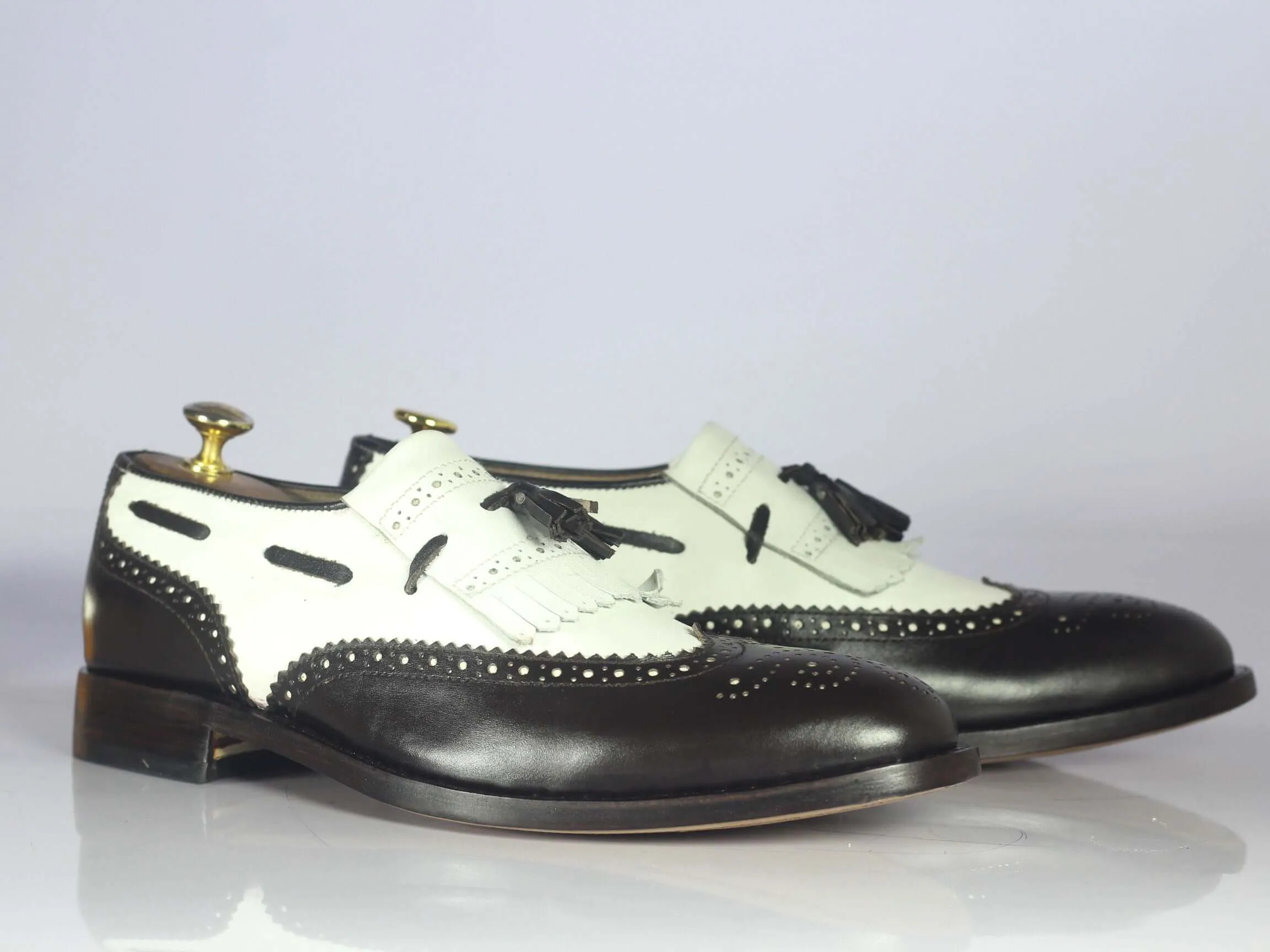Handmade White Black Wing Tip Brogue Leather Shoes, Men Fringes Tassels Shoes