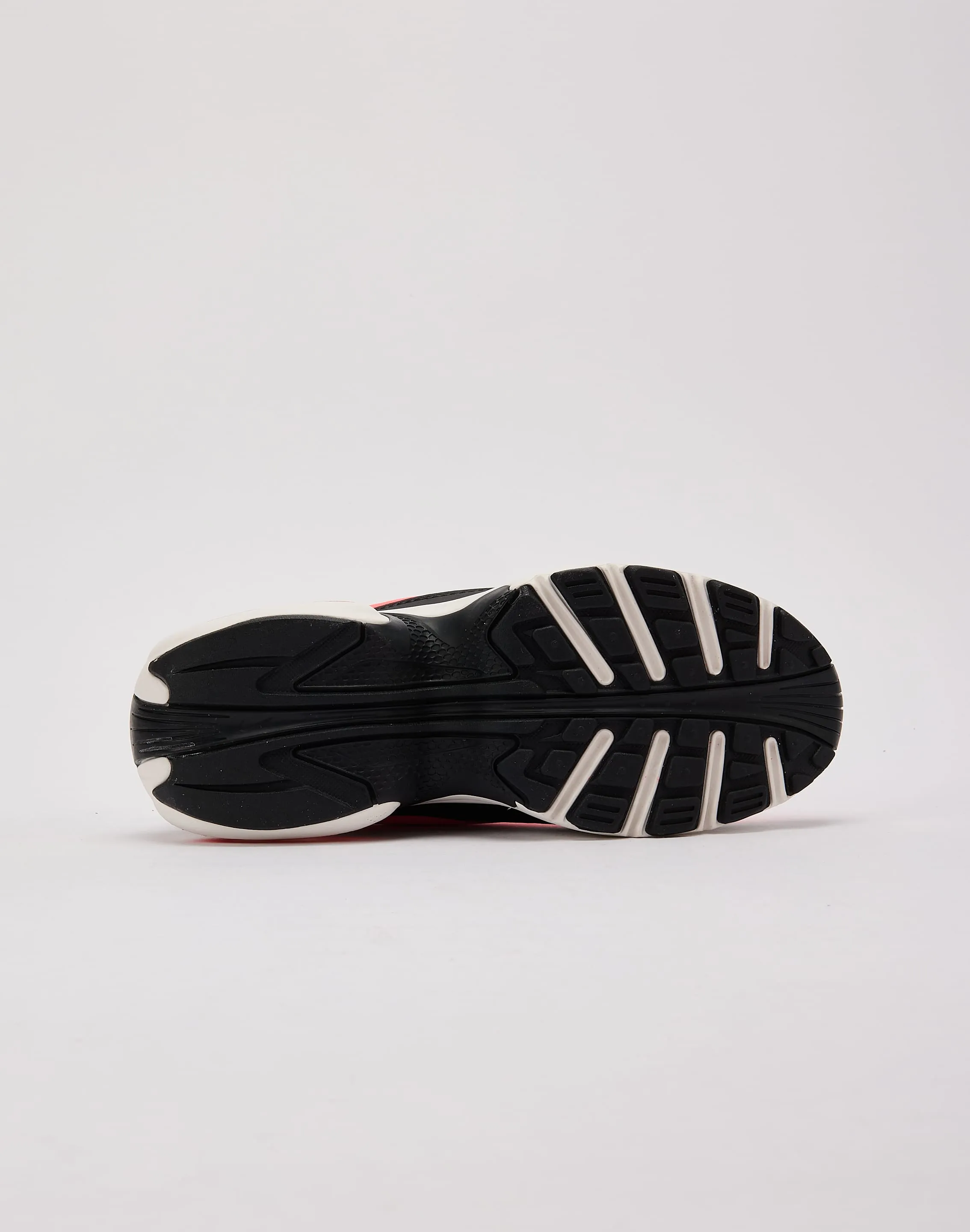 Nike Air Max Portal wet - weather shoes low - top mobility