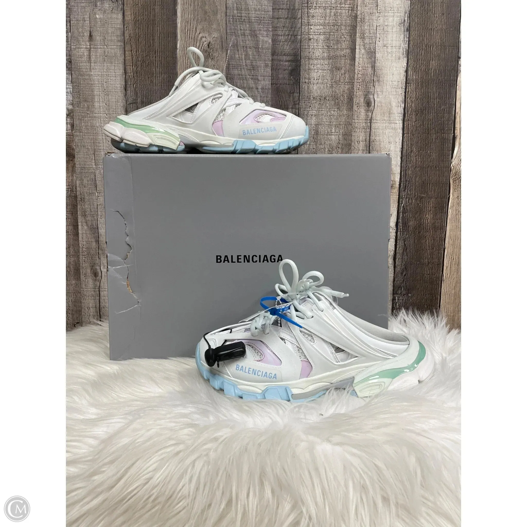 Top Rated Shoes Luxury Designer By Balenciaga In White, Size: 7