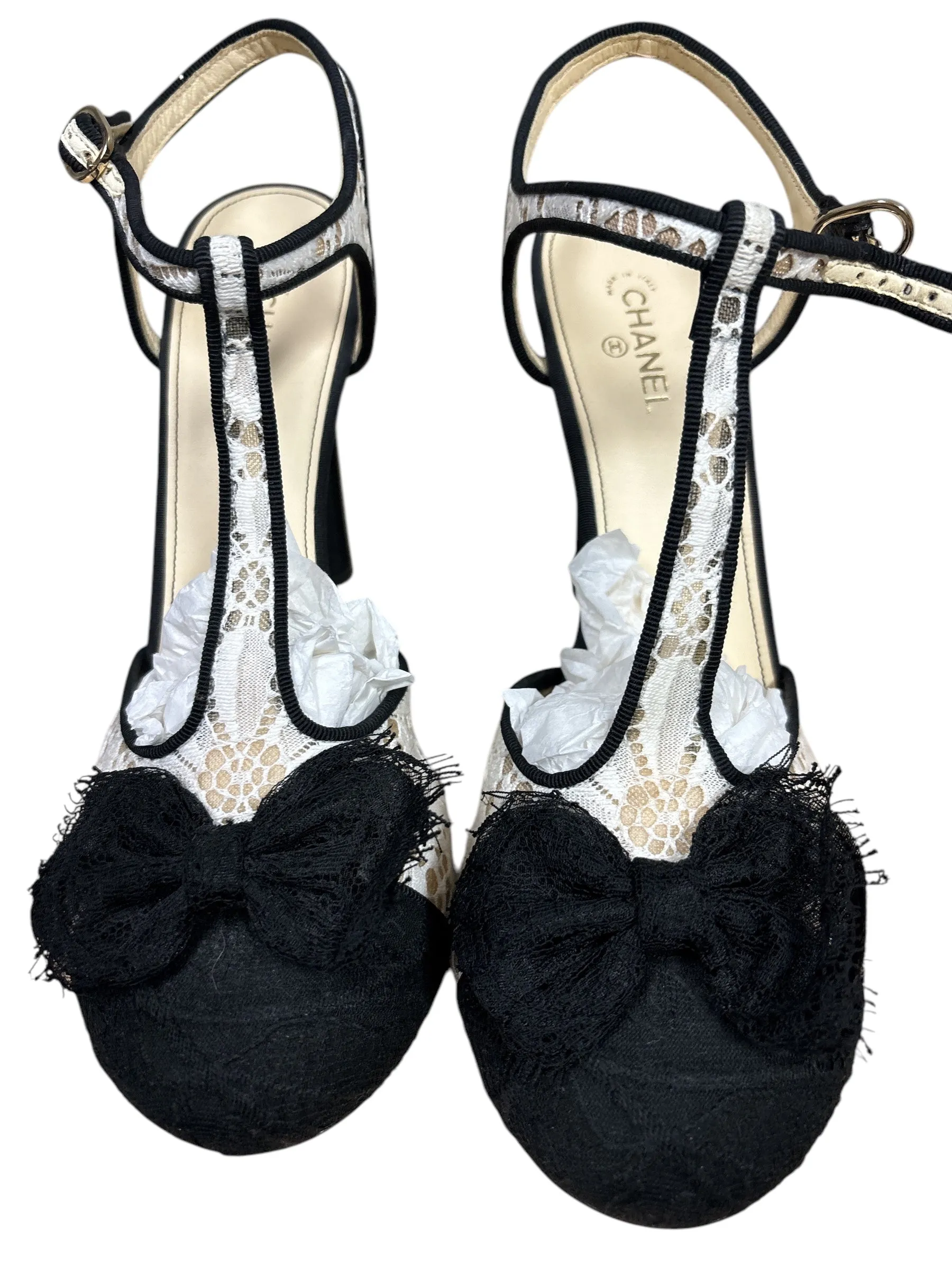 Anatomical Toe Shape Good Traction Sandals Luxury Designer By Chanel In Black & White, Size: 11