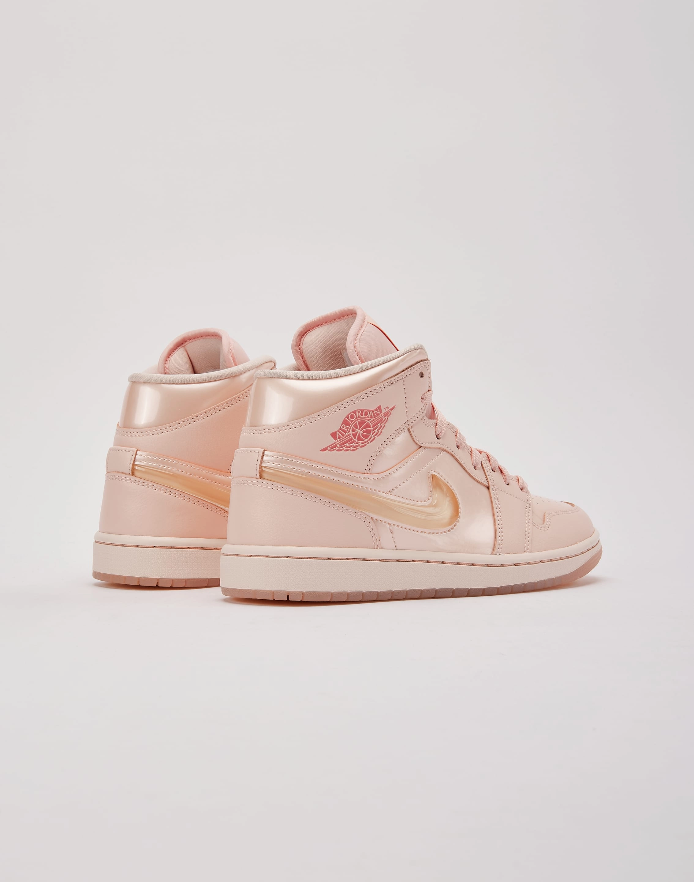 photo shoot Ventilated Mesh Sunny Walks Jordan Air Jordan 1 Mid SE