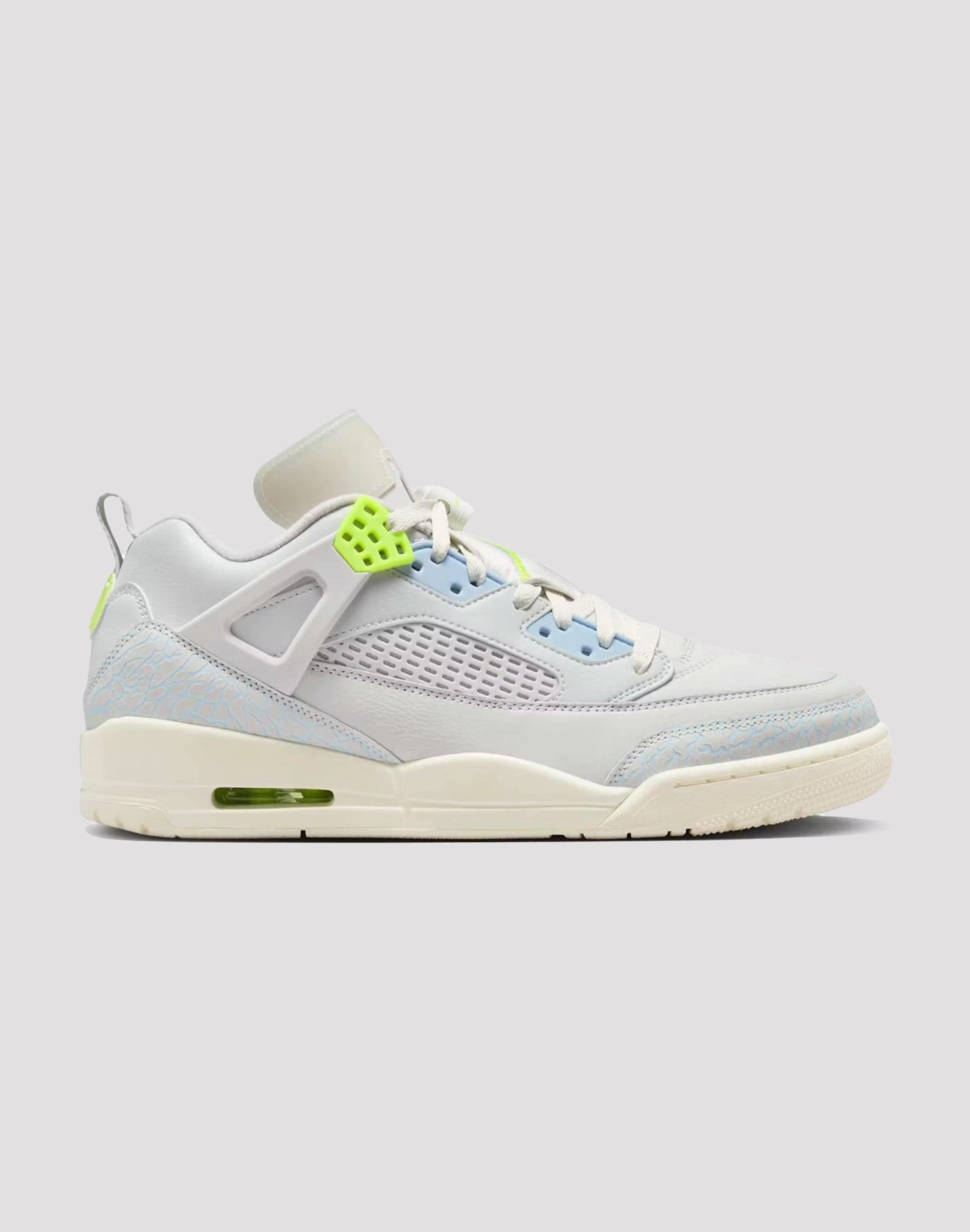 Flexible Outsole Jordan Spizike Low