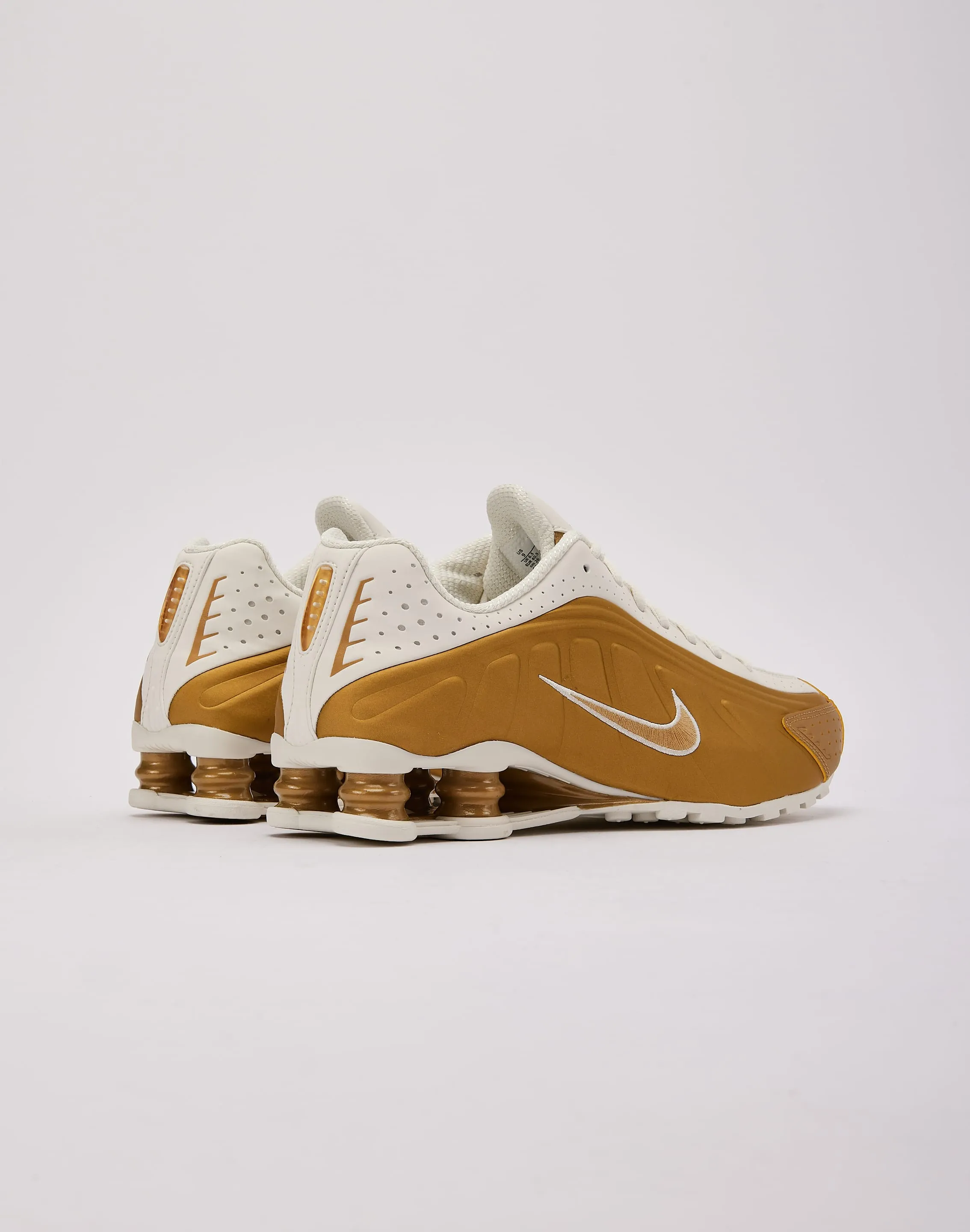 recreational runner Low Maintenance Nike Shox R4