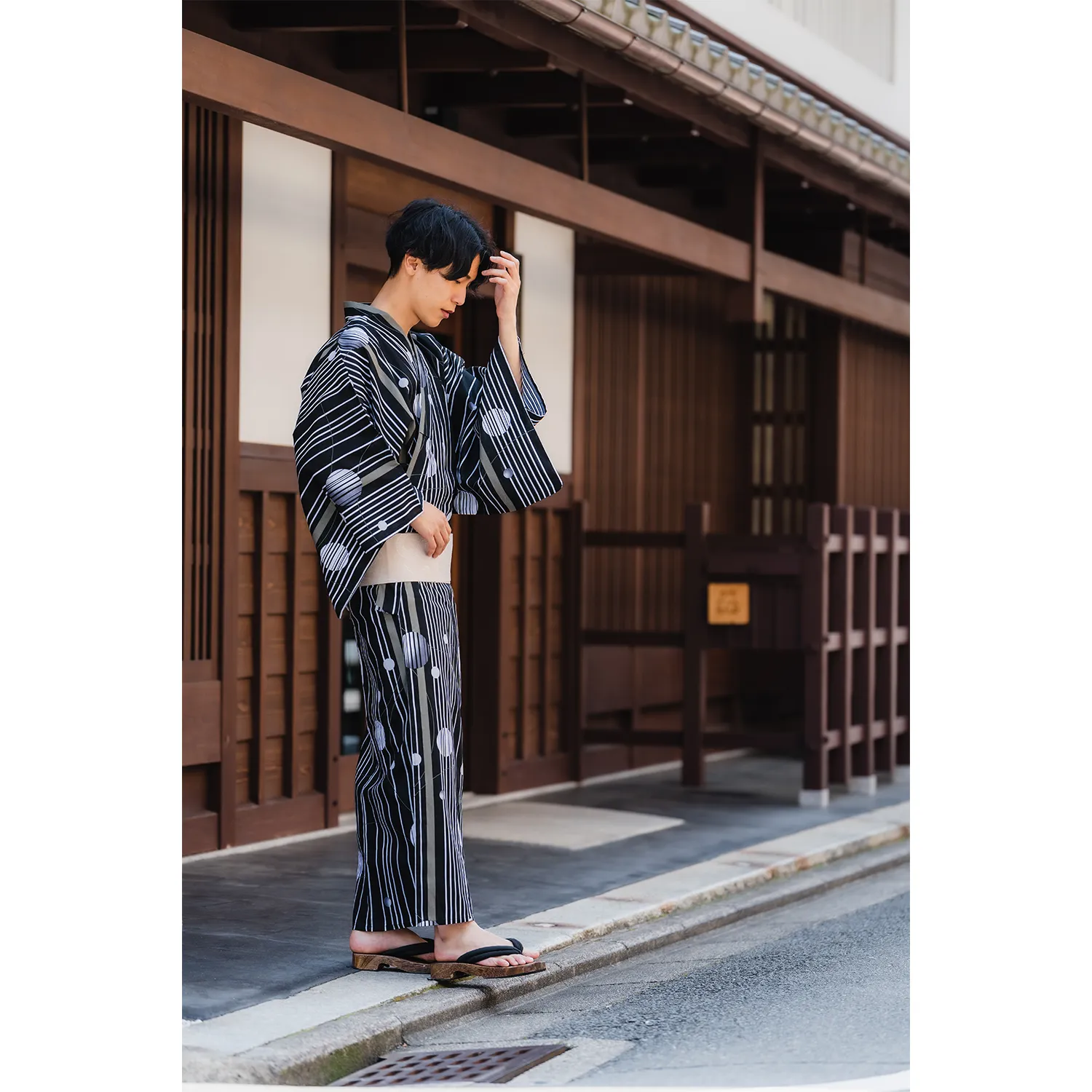 Men's Wooden Geta Sandals : Black Saya-gata pattern