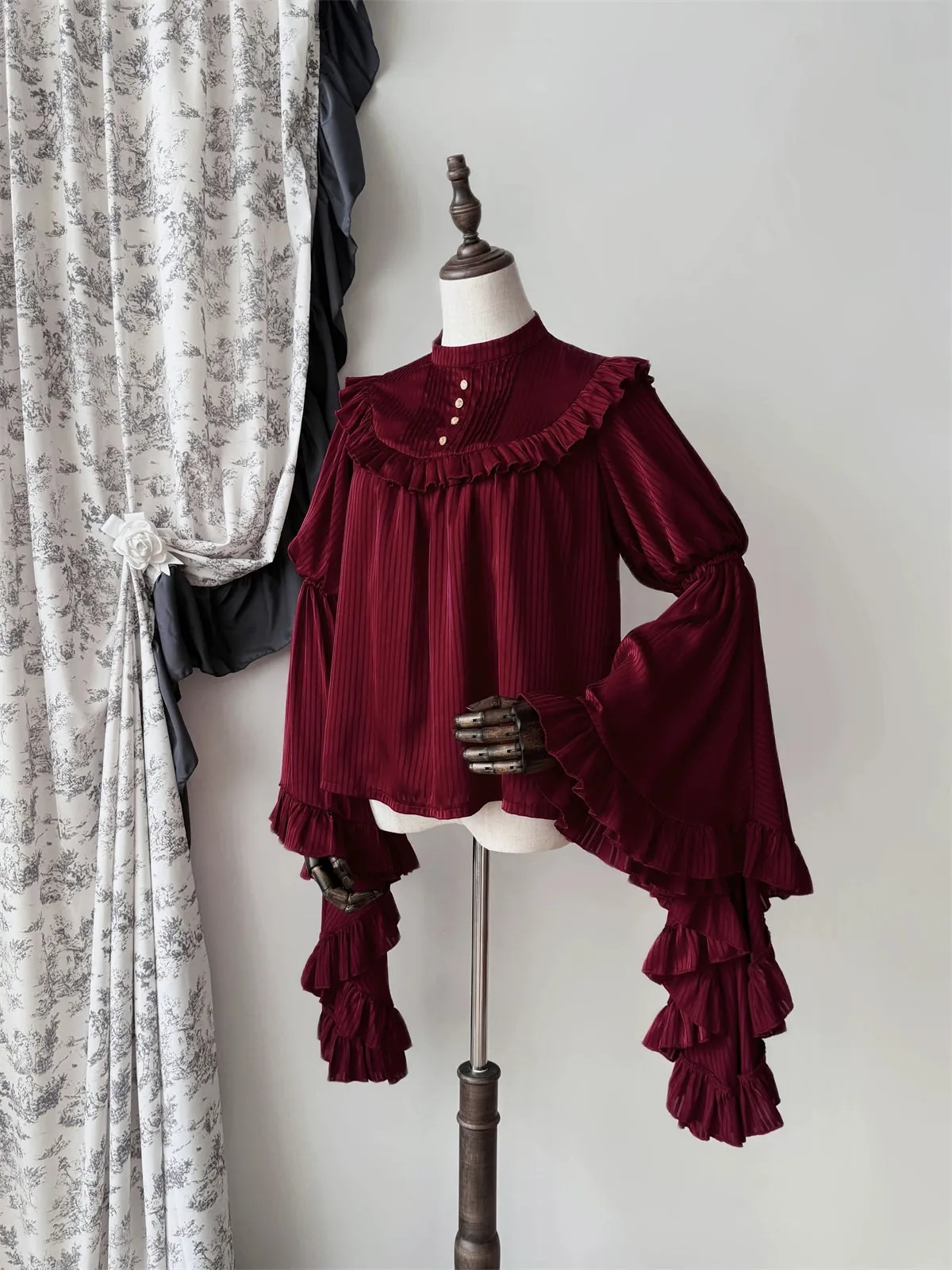 Muppet Mind Ben~Dreaming~Gothic Lolita Princess Sleeves Blouse Striped Printing