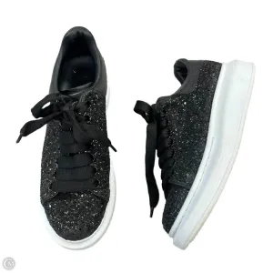 Dynamic Arch Cushion Ultra Light Urban Walkers Shoes Luxury Designer By Alexander Mcqueen In Black & White, Size: 6.5