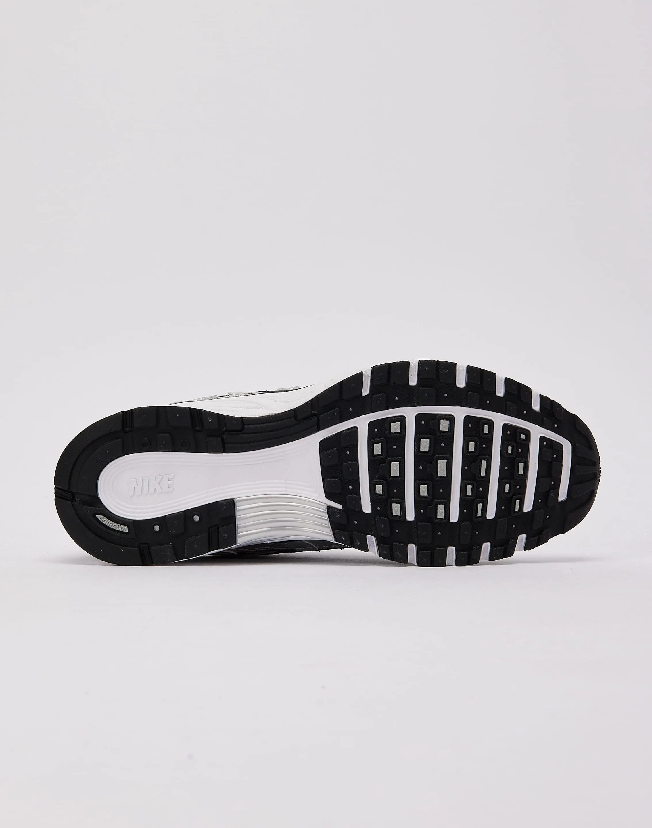 Adaptive Fit Upper Nike P-6000