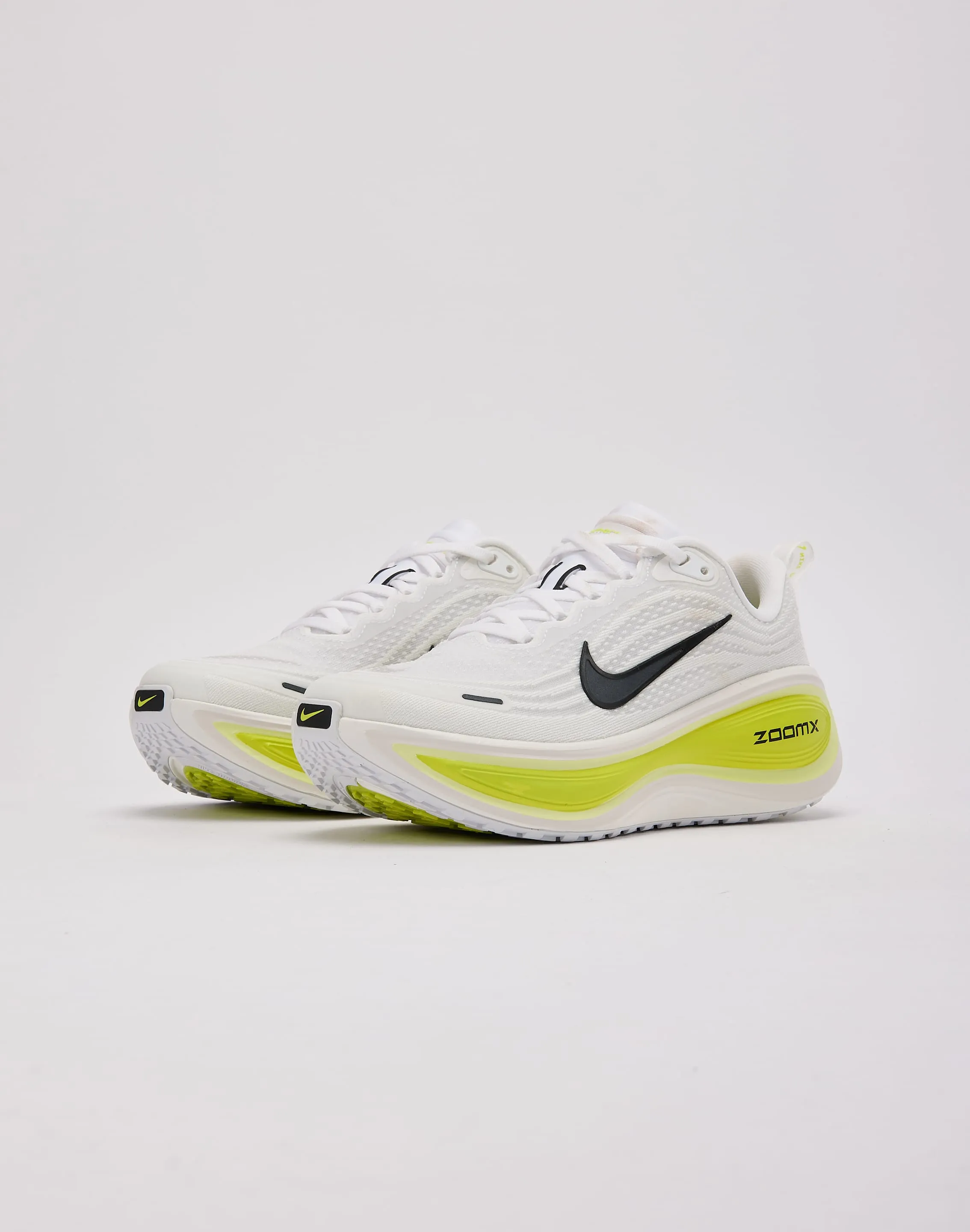 Nike Vomero Plus high - altitude running shoes running in shaded tracks shoes