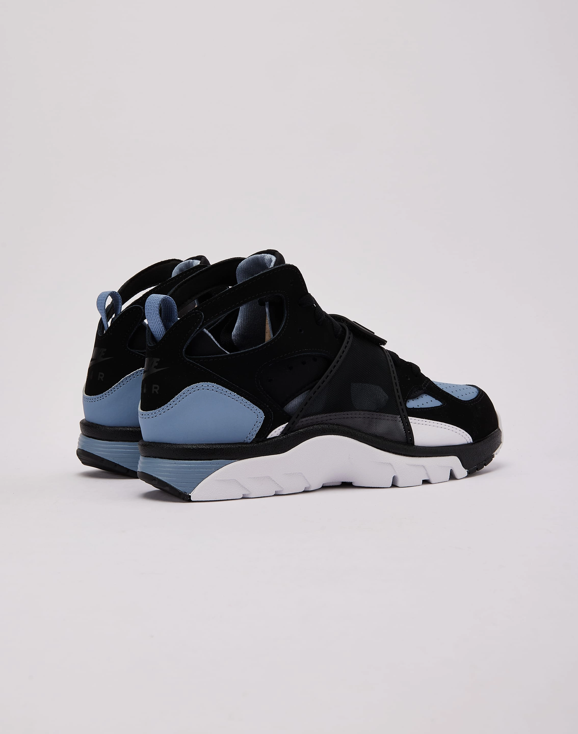 Airflow channels Wind Block Nike Air Trainer Huarache