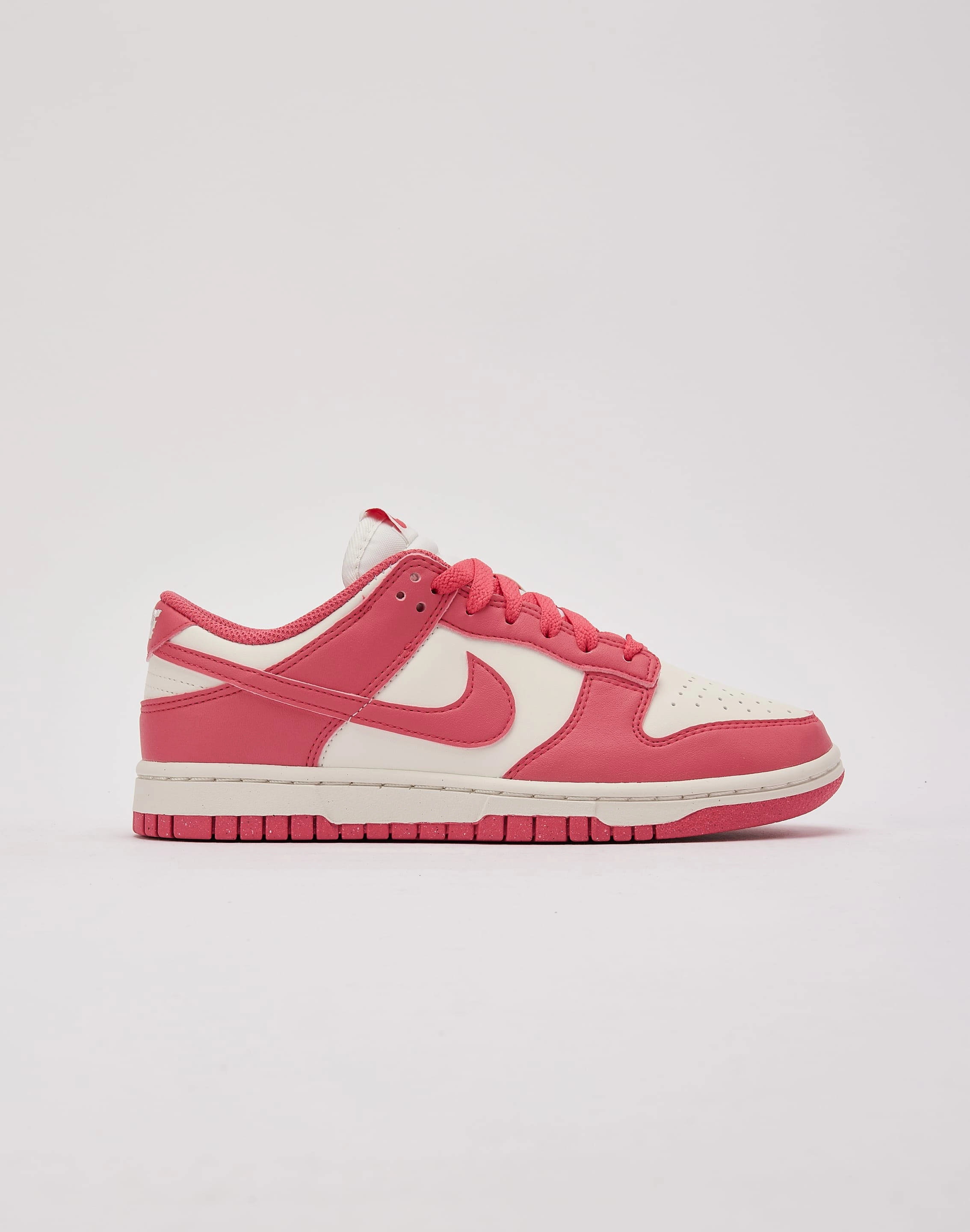 Pond Walk Trend Glow Nike Dunk Low