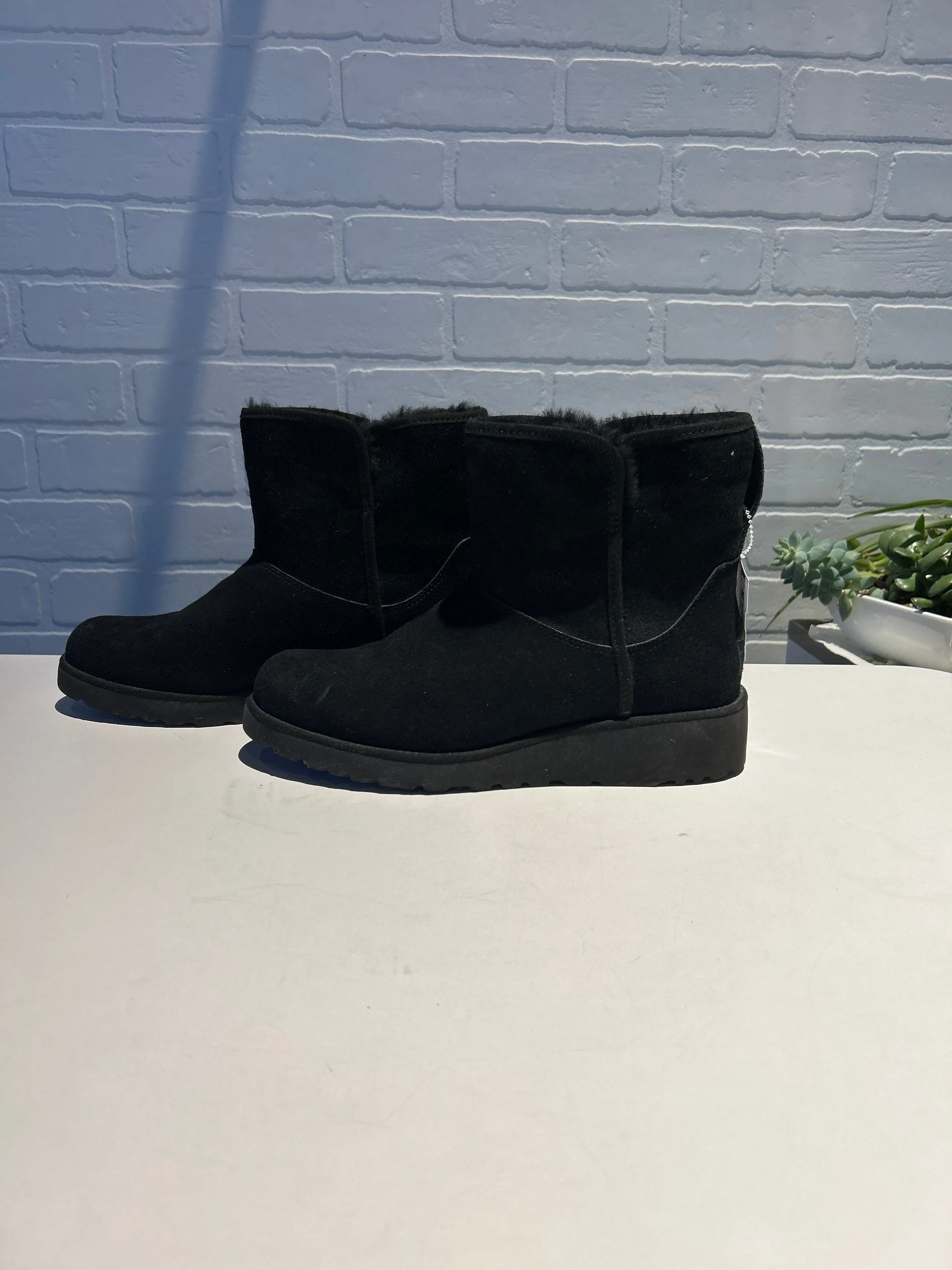 Boots Designer By Ugg In Black, Size: 8 Color Pop