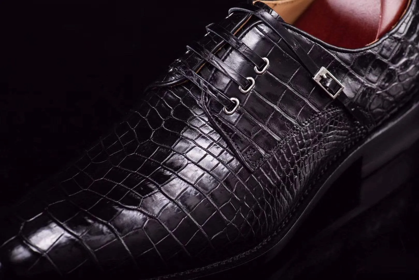 Preorder Lace-Up Shoes In Black Crocodile Skin Leather Black