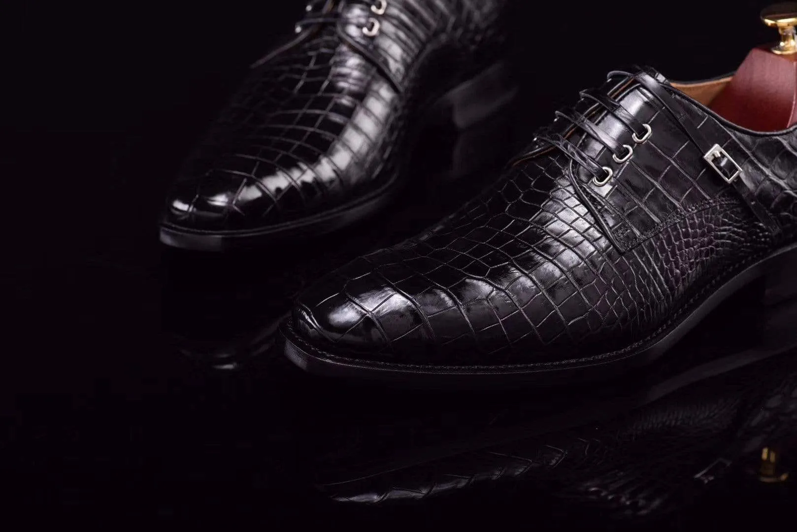 Preorder Lace-Up Shoes In Black Crocodile Skin Leather Black
