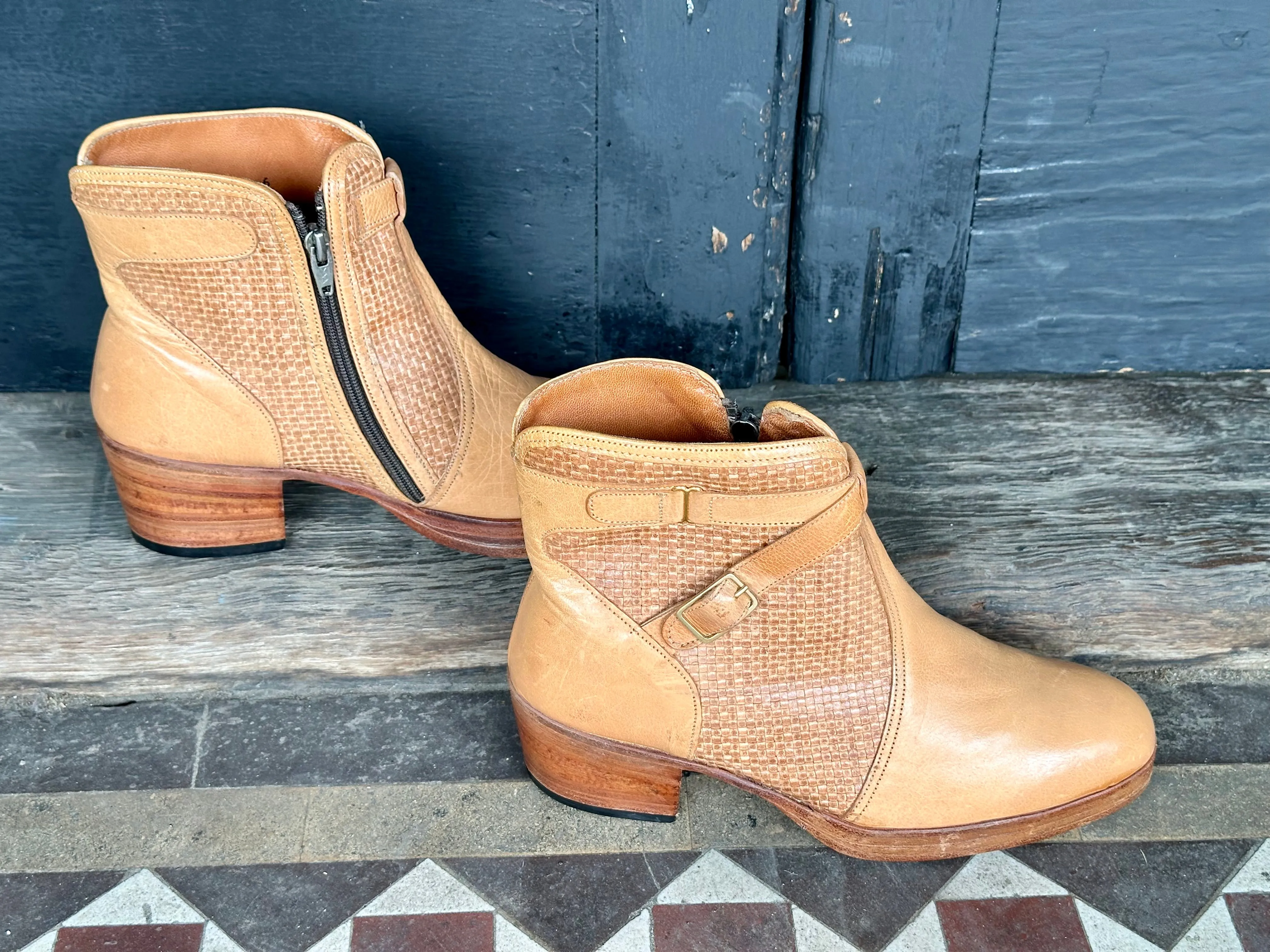 Rare 70s Tan Leather Platform Boots