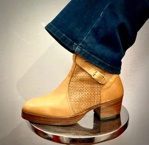Rare 70s Tan Leather Platform Boots