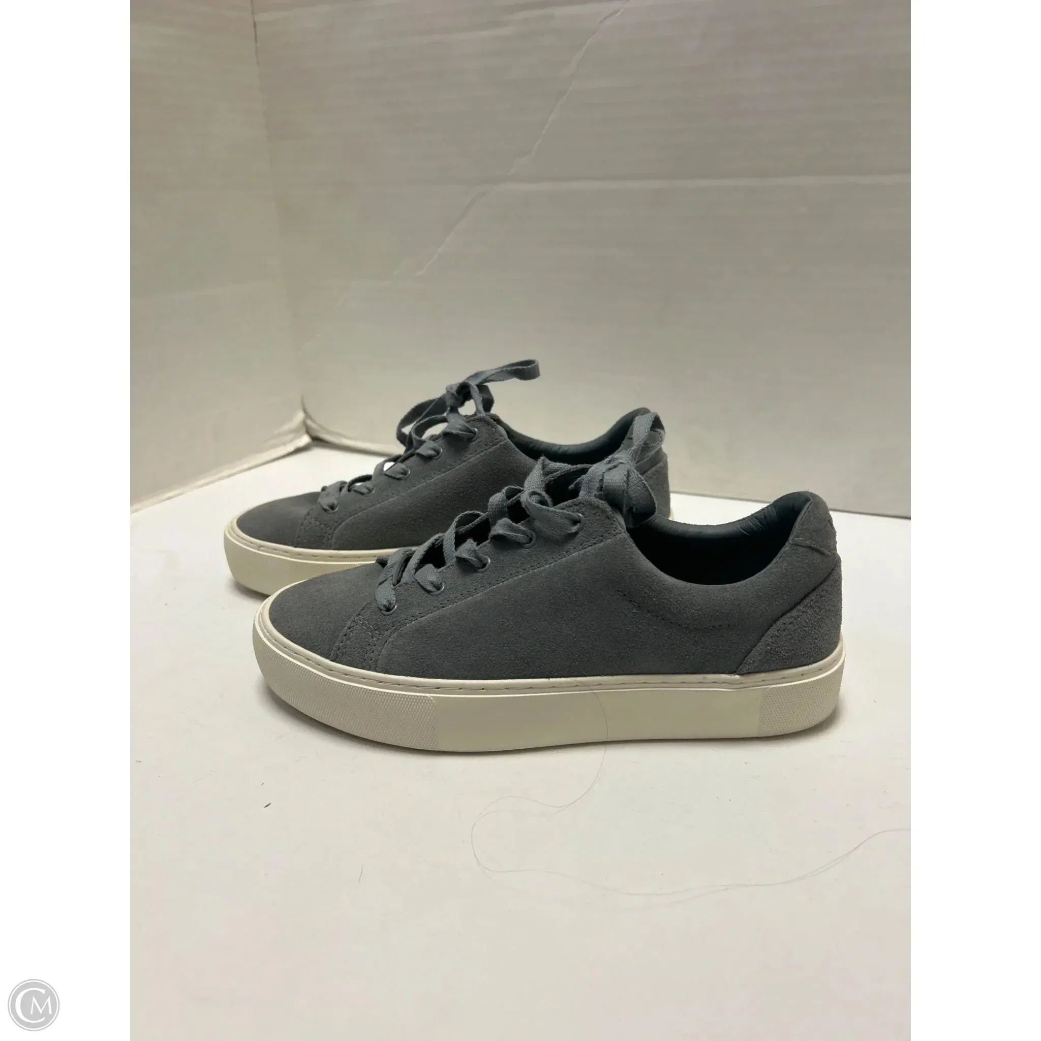 Shoes Designer By Ugg In Blue, Size: 6.5 Shock Diffusing Plate Roomy Toe Box