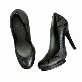 Clear Glow Nordic Tone Shoes Designer By Tory Burch In Grey, Size: 8.5