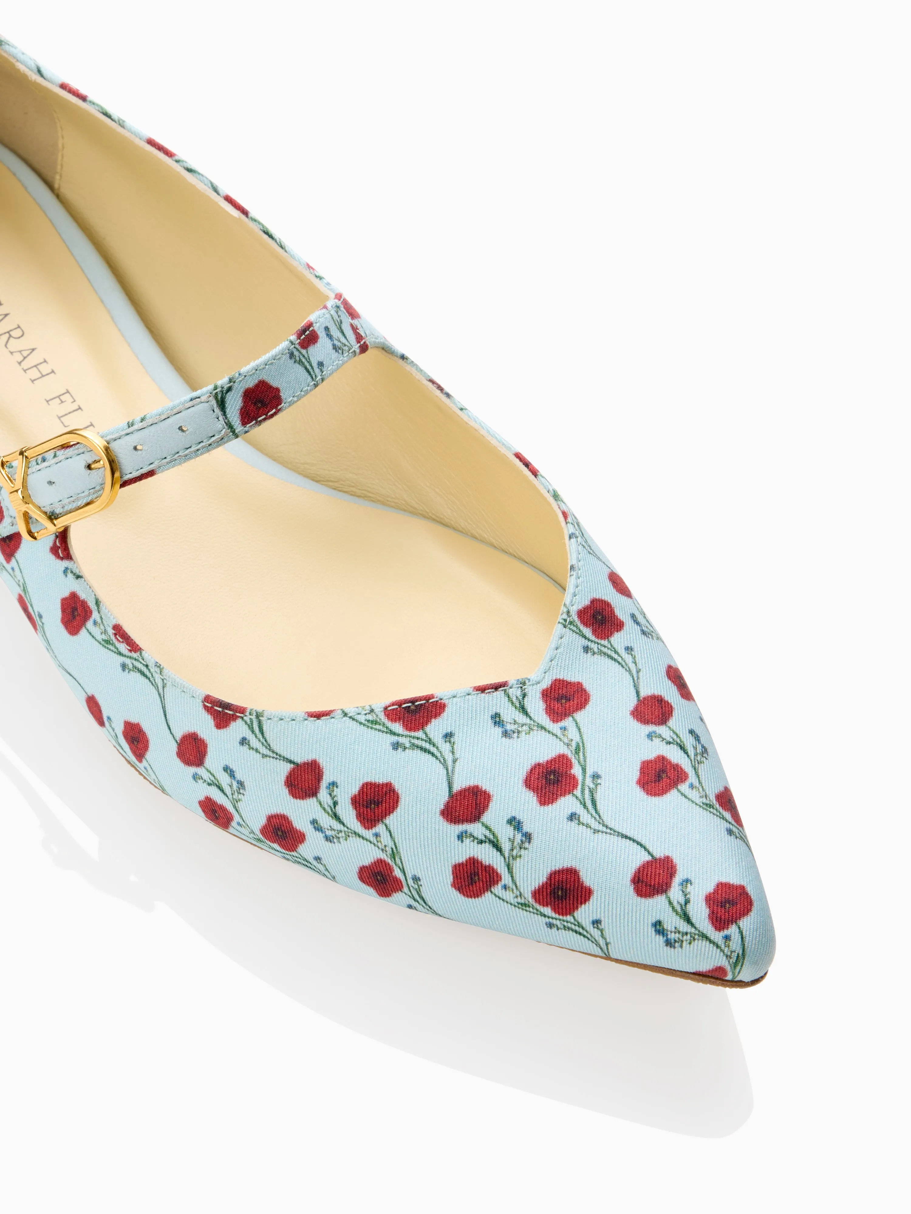 Runi Slip-On Style Shoes Exhibit Day