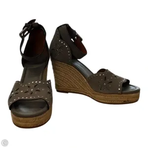 Firm Lock Sandals Designer By Coach In Grey, Size: 5.5
