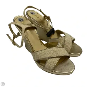 Old School All Day Rainy Day Sandals Designer By Lilly Pulitzer In Gold, Size: 9.5