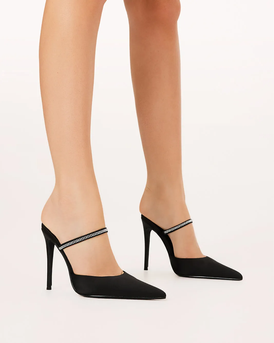 GIANELLA - BLACK SATIN Leg Line