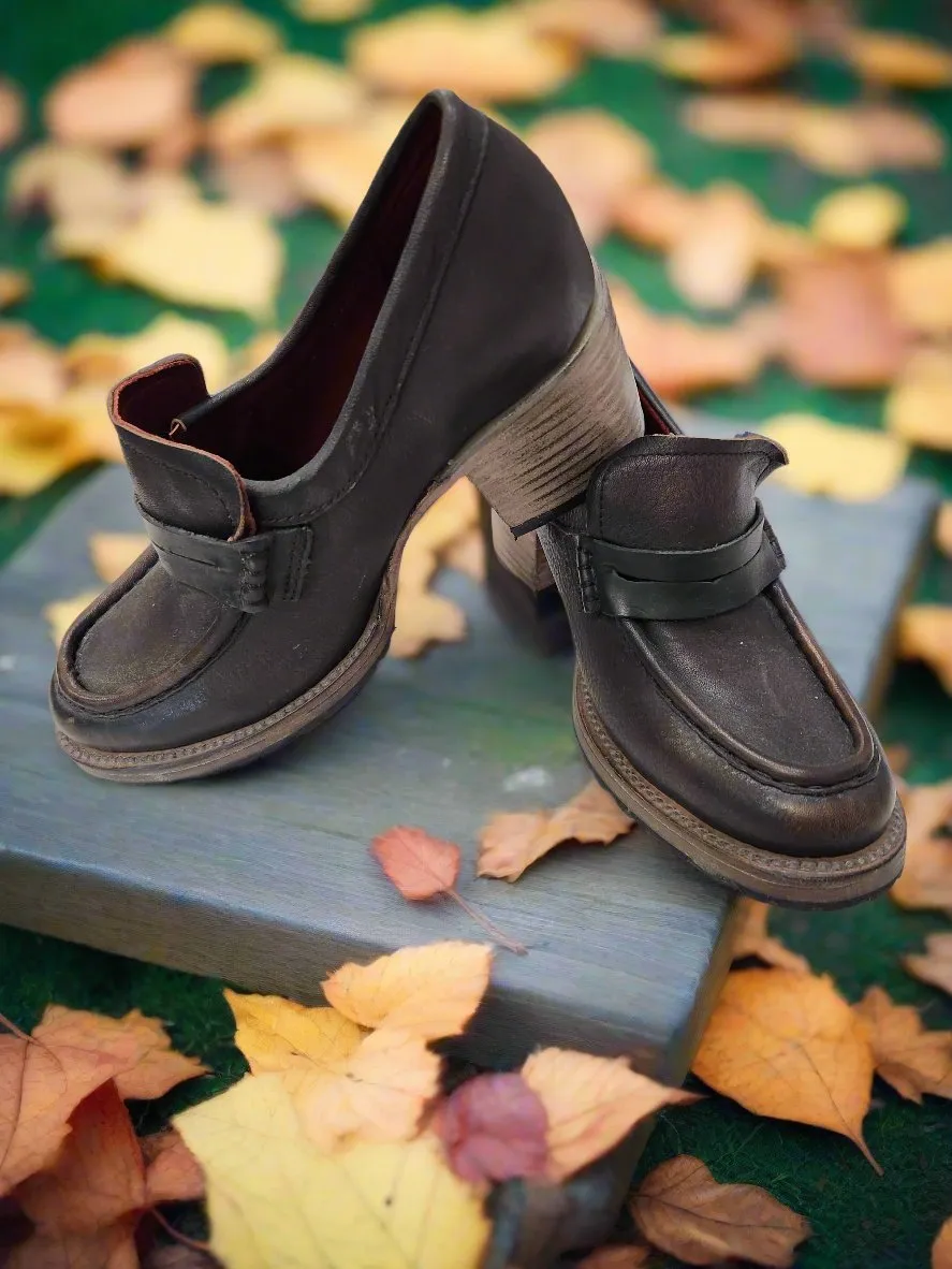 Shoes Designer By Freebird In Brown, Size: 6 Clear Glow Non Restrictive Fit