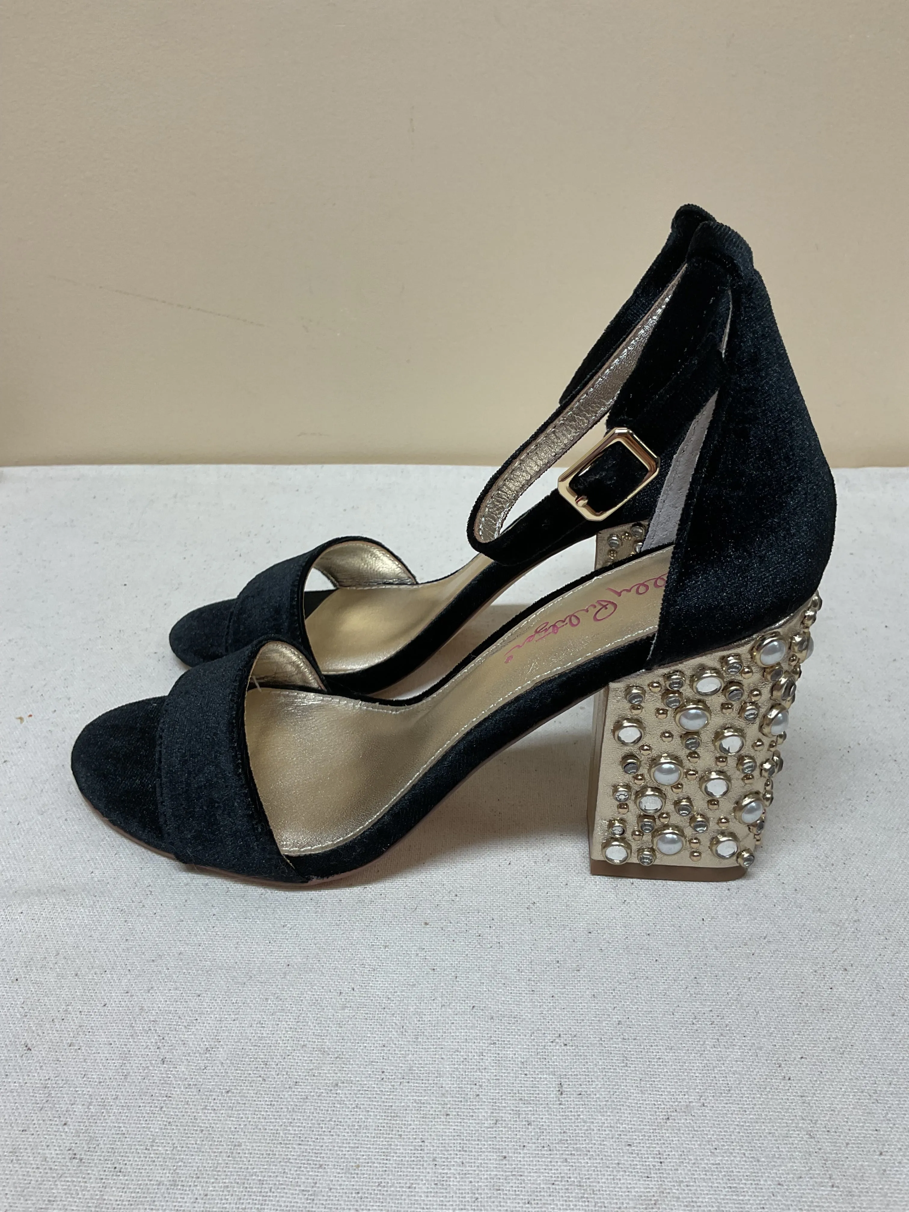 Shoes Designer By Lilly Pulitzer In Black & Gold, Size:6 Barefoot Feel Design All Day Beach Walk