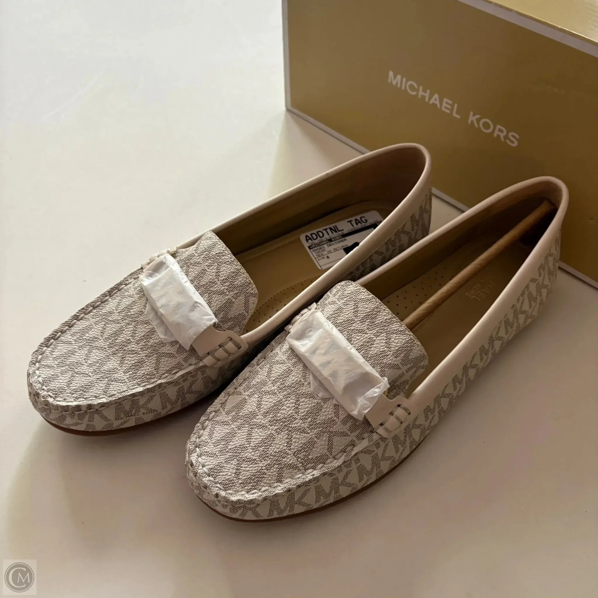 Shoes Designer By Michael Kors In Cream, Size: 8 Contoured Arch Bridge