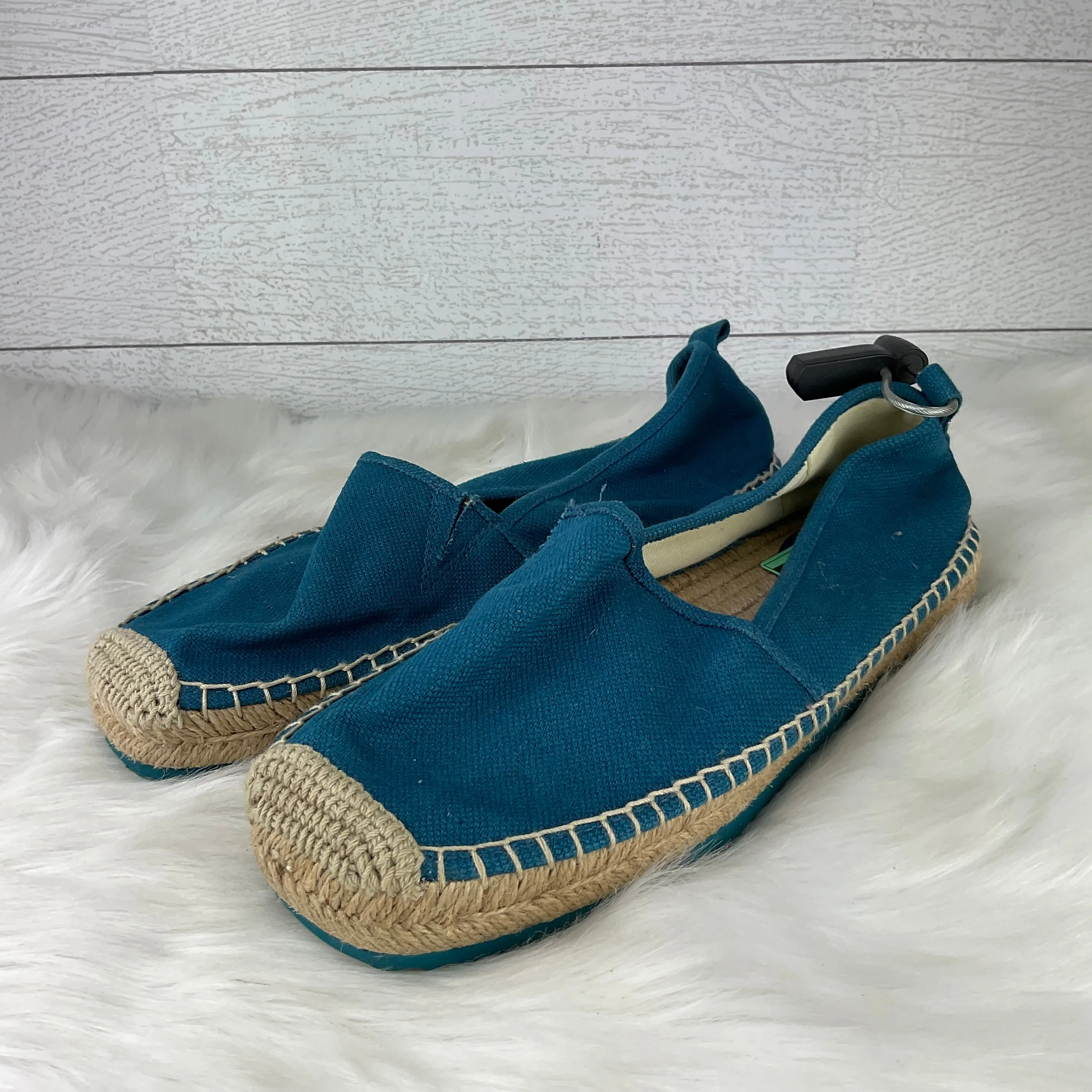 Slip Resistant Modern Commuters Shoes Designer By Michael Kors  Size: 8.5