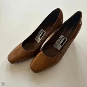 Shoes Designer By Tory Burch In Gold, Size: 9.5 Stud Cool Heart Glow