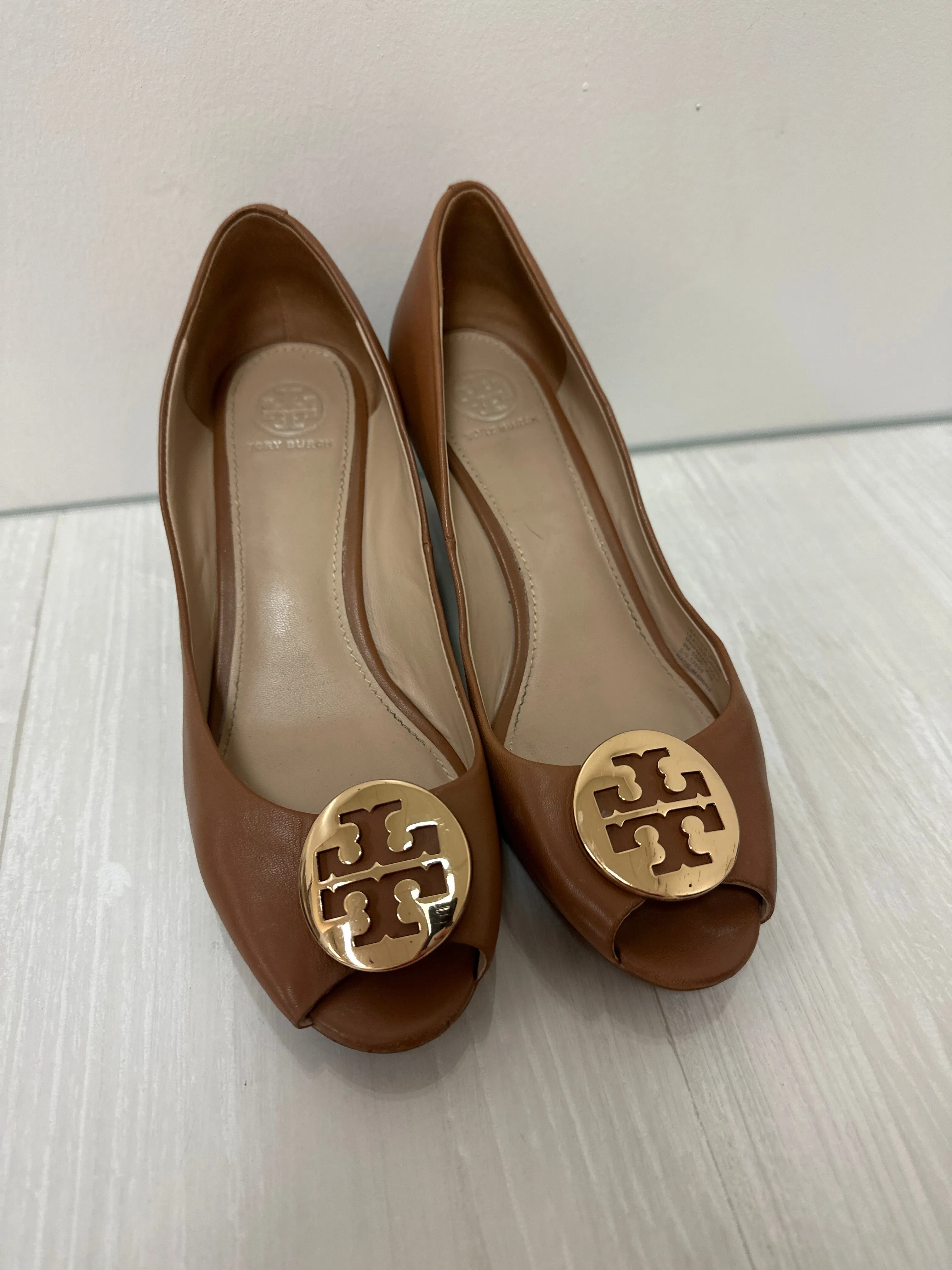 Shoes Designer By Tory Burch In Tan, Size: 8 Slip Resistant Outdoor Explorers