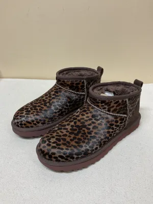 Silver Shine Shoes Designer By Ugg In Animal Print, Size:8