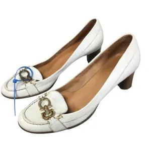Shoes Luxury Designer By Ferragamo In White, Size: 8.5 synthetic leather Cushioned Base Health Focused