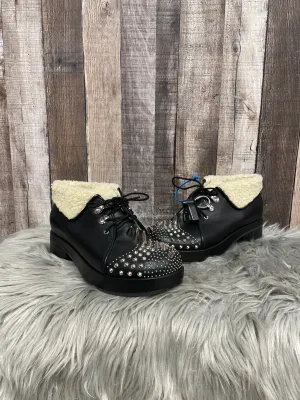 Shoes Luxury Designer By Gucci In Black, Size: 9.5 Slip Resistant Sole Eco Friendly Backpacking Trip