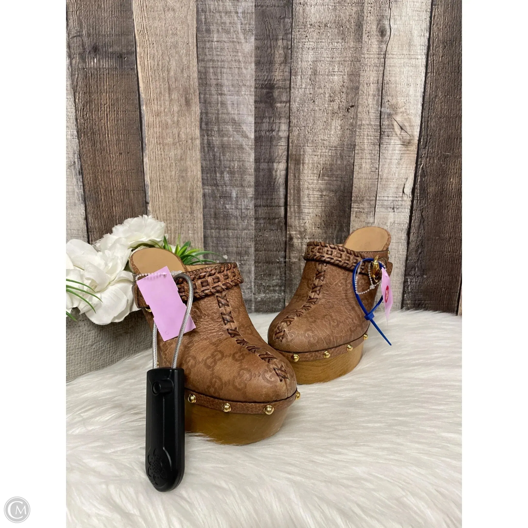 Shoes Luxury Designer By Gucci In Brown, Size: 9 Dive Gear