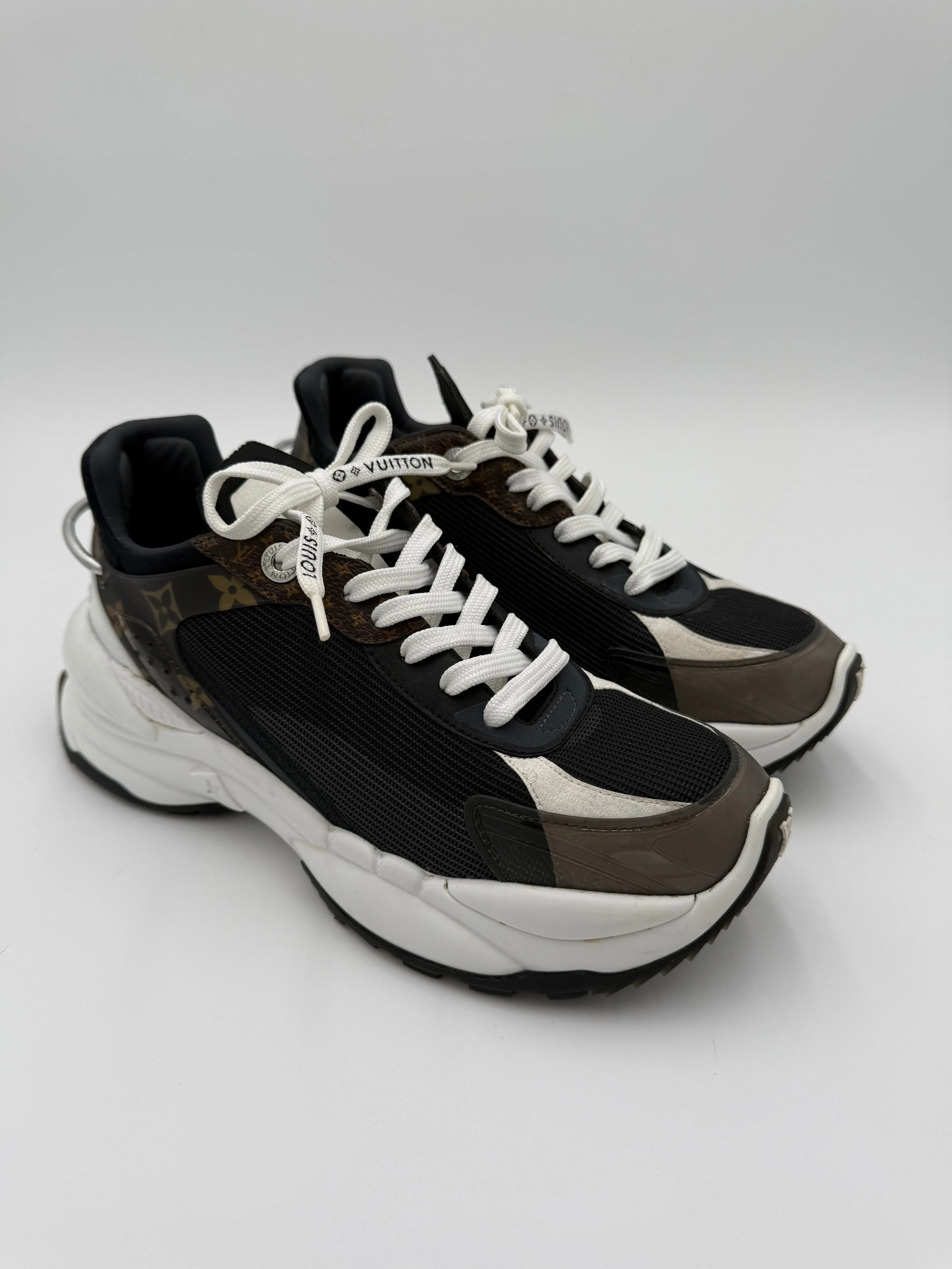 Daily Chill mud proof Shoes Luxury Designer By Louis Vuitton In Black & White, Size:8.5