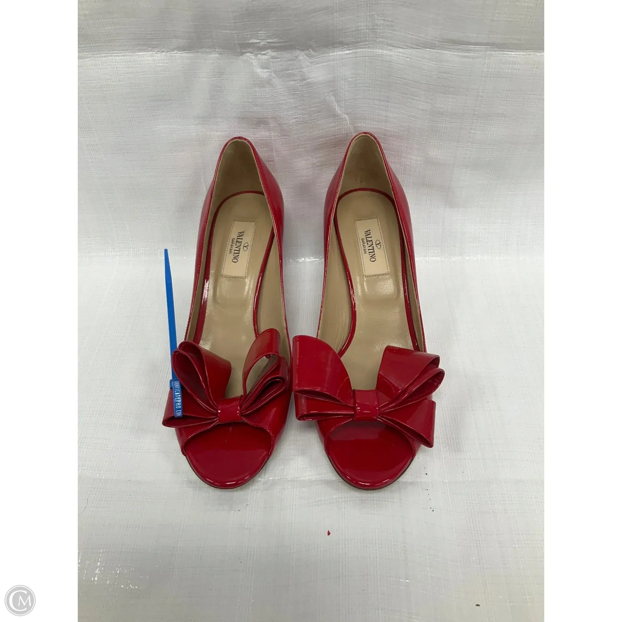 Shoes Luxury Designer By Valentino-garavani In Red & Tan, Size: 7 Wear Resistant Outsole