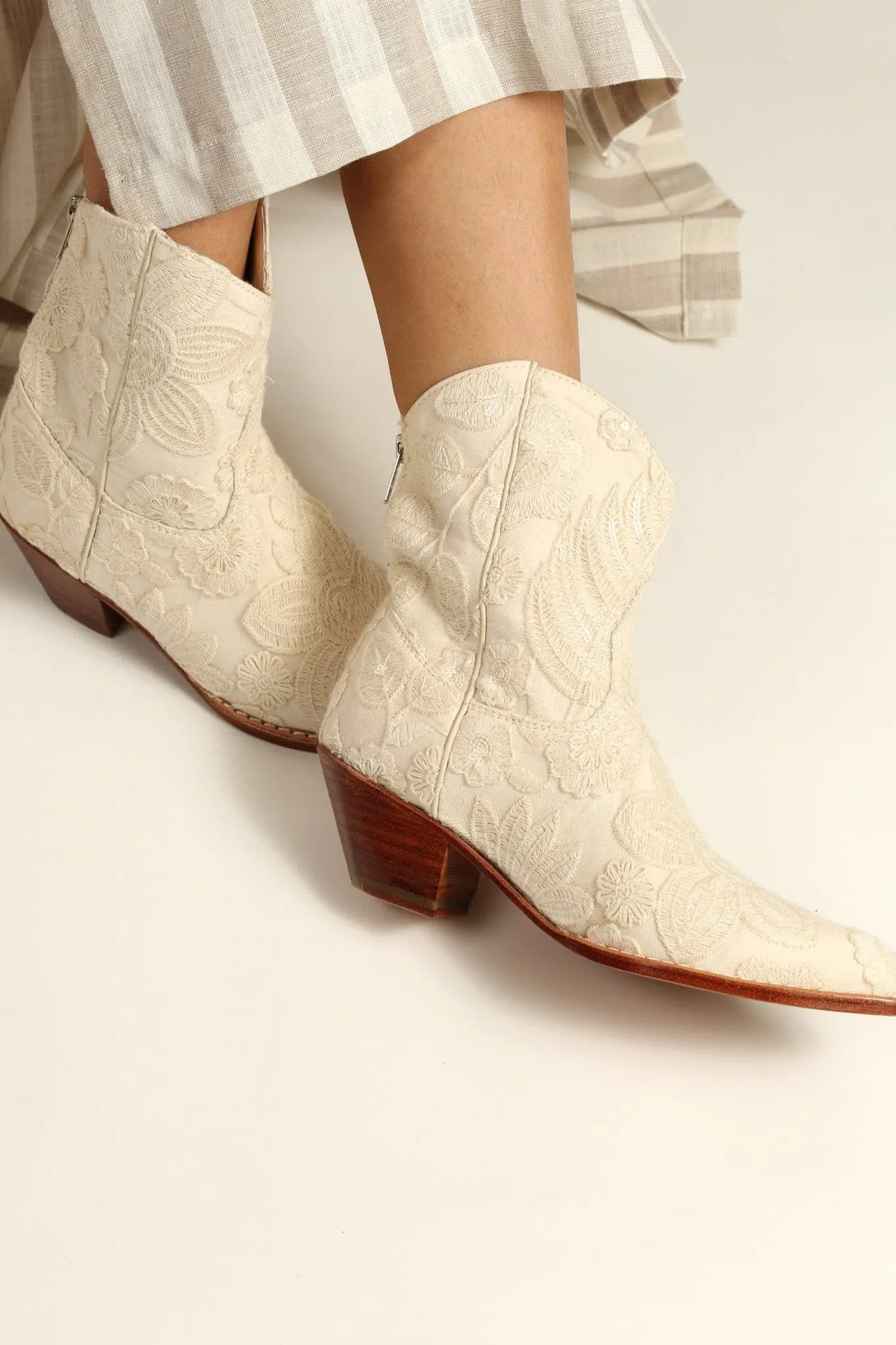 SHORT CREAM ACE EMBROIDERED BOOTS NADY