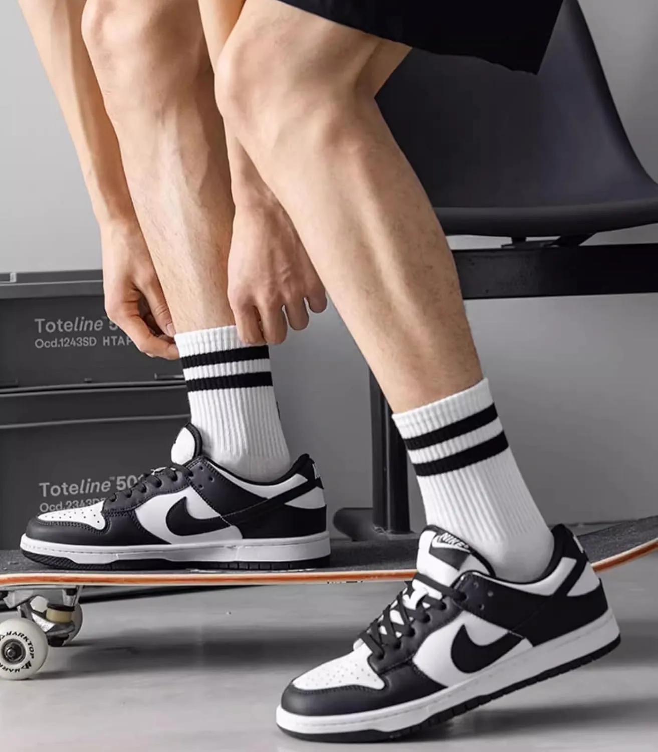 Striped Crew Socks Athletic Socks for Men Women with Cushion Work Hiking Basketball Sport Socks 2-5 Pairs