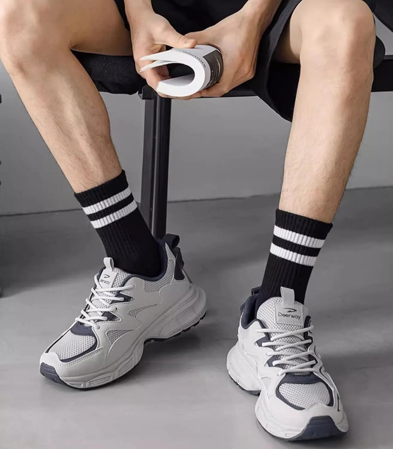 Striped Crew Socks Athletic Socks for Men Women with Cushion Work Hiking Basketball Sport Socks 2-5 Pairs
