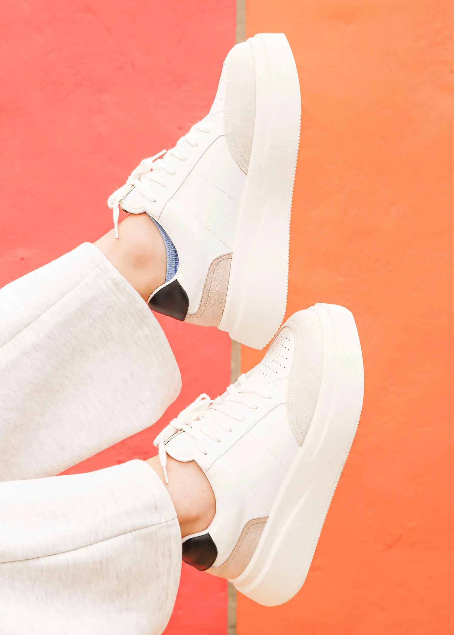The Essential Sneakers - Black