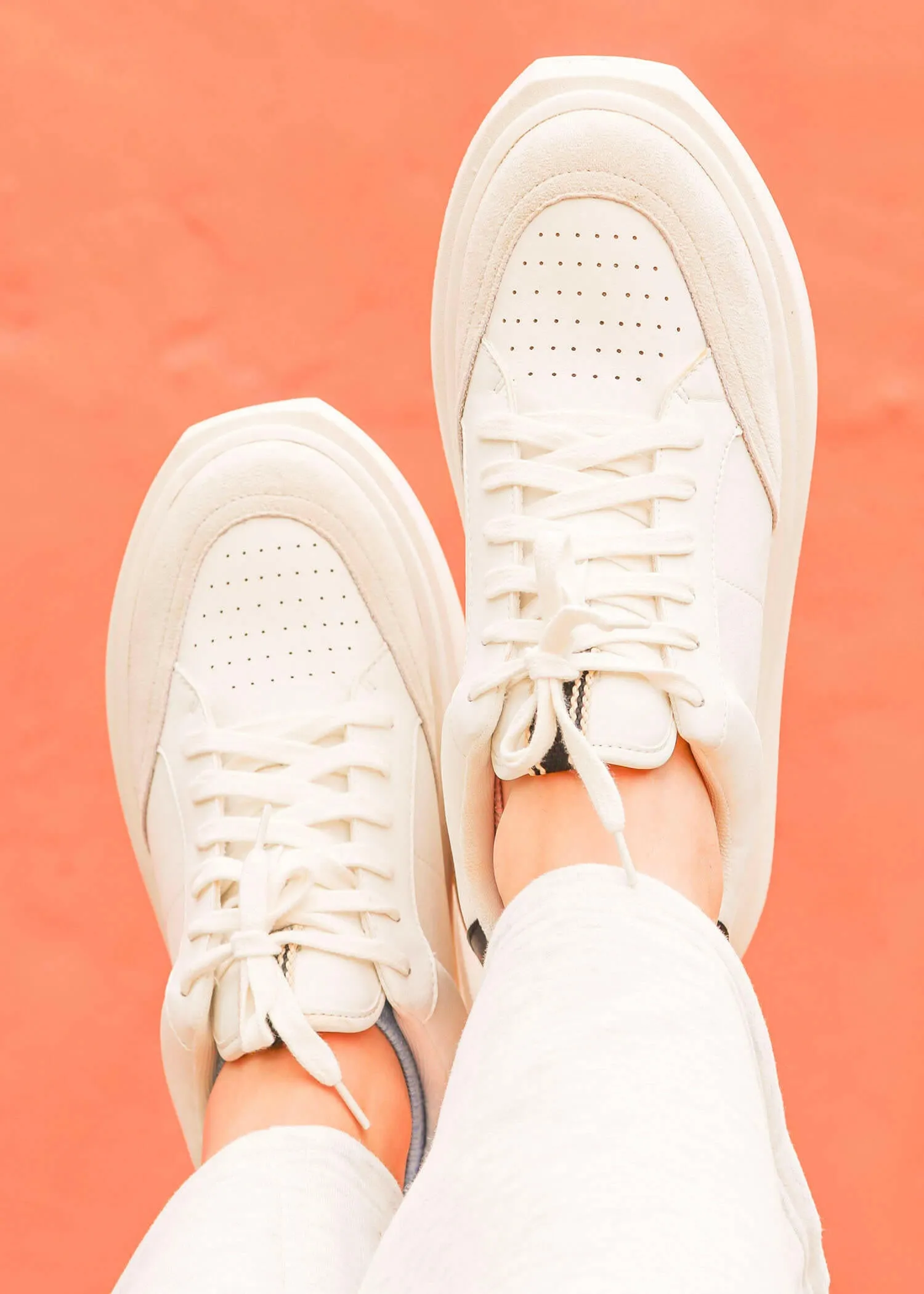 The Essential Sneakers - Black