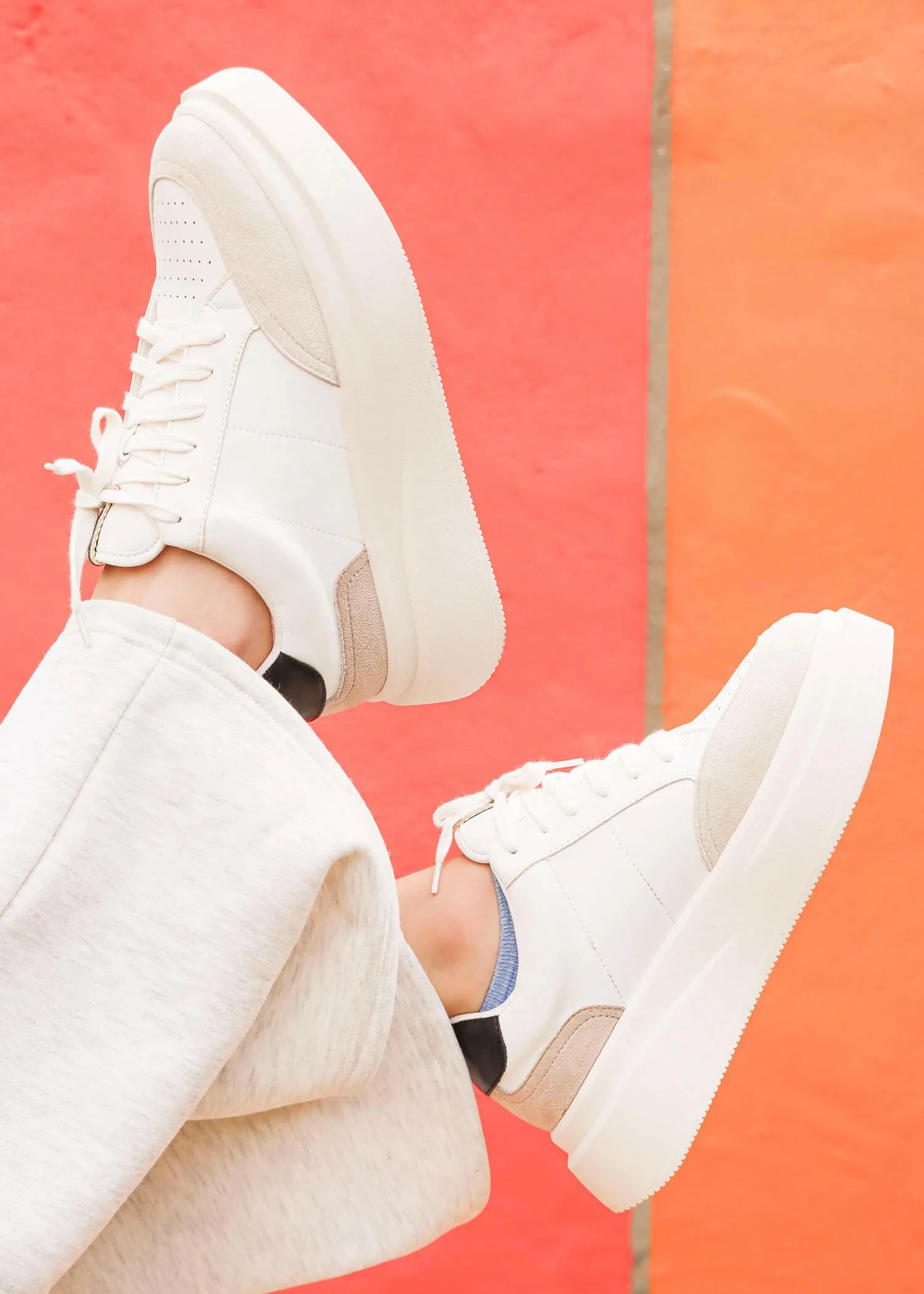 The Essential Sneakers - Black
