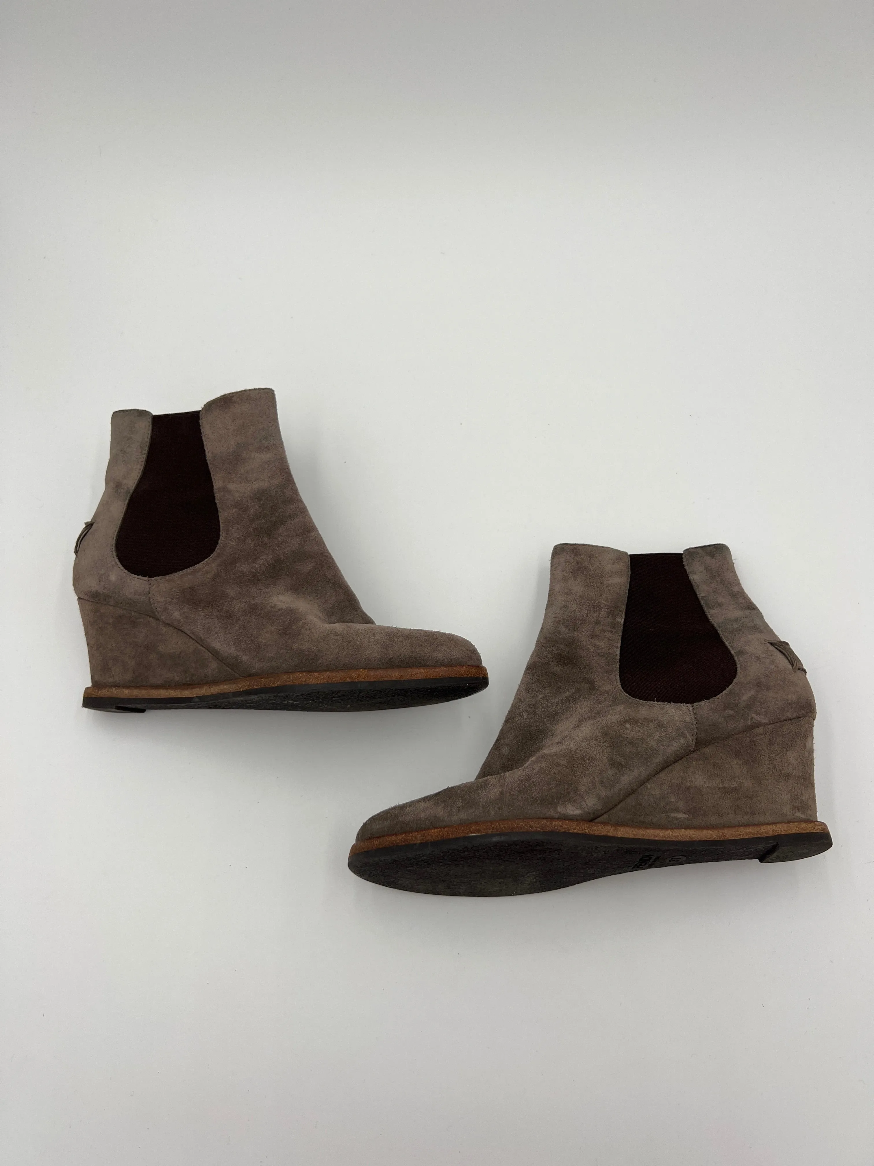 Earth Tone Star Edge Boots Luxury Designer By Fendi In Taupe, Size: 7