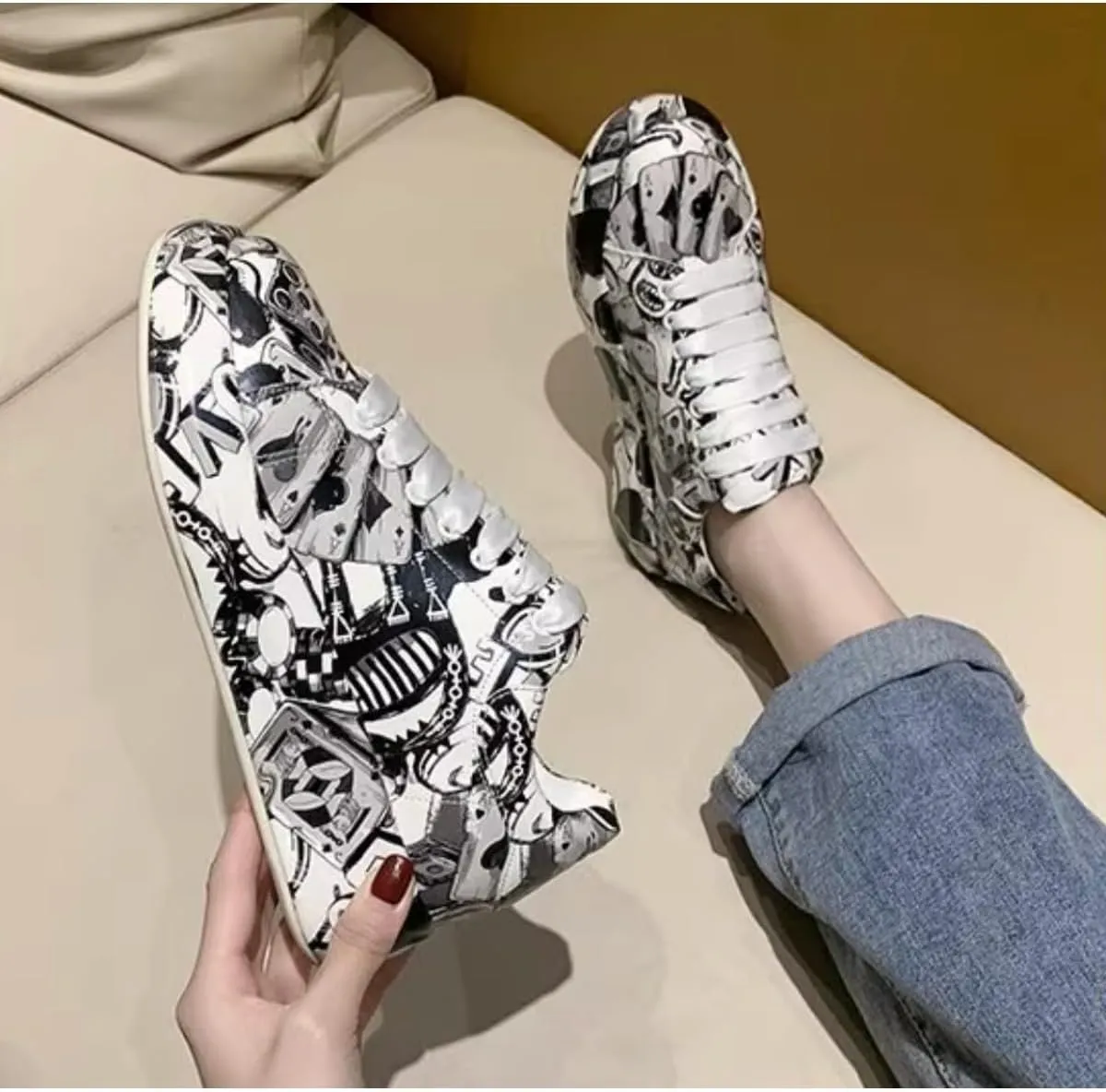 Trendy Graffiti Print Lace-Up Fashion Sneakers for Women - Comfortable Low Top Walking Shoes with Street Art Design (Black/Green/Red) - Larger Sizes are Available