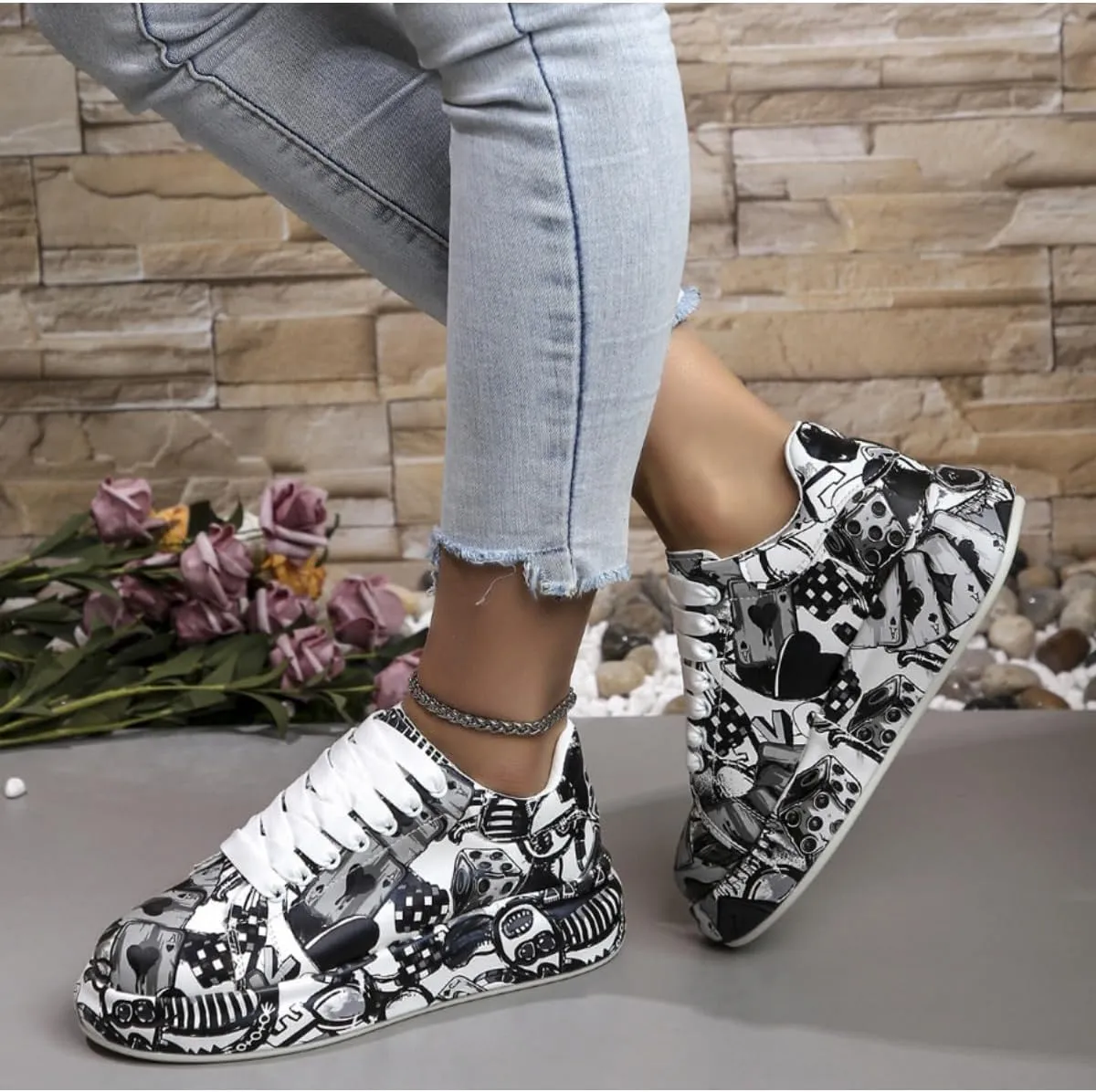 Trendy Graffiti Print Lace-Up Fashion Sneakers for Women - Comfortable Low Top Walking Shoes with Street Art Design (Black/Green/Red) - Larger Sizes are Available