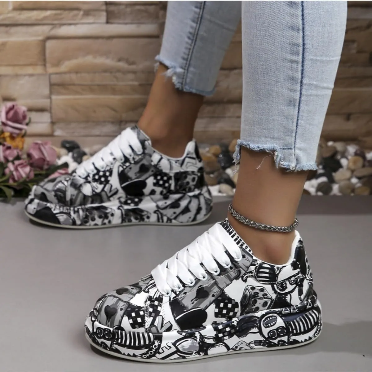 Trendy Graffiti Print Lace-Up Fashion Sneakers for Women - Comfortable Low Top Walking Shoes with Street Art Design (Black/Green/Red) - Larger Sizes are Available