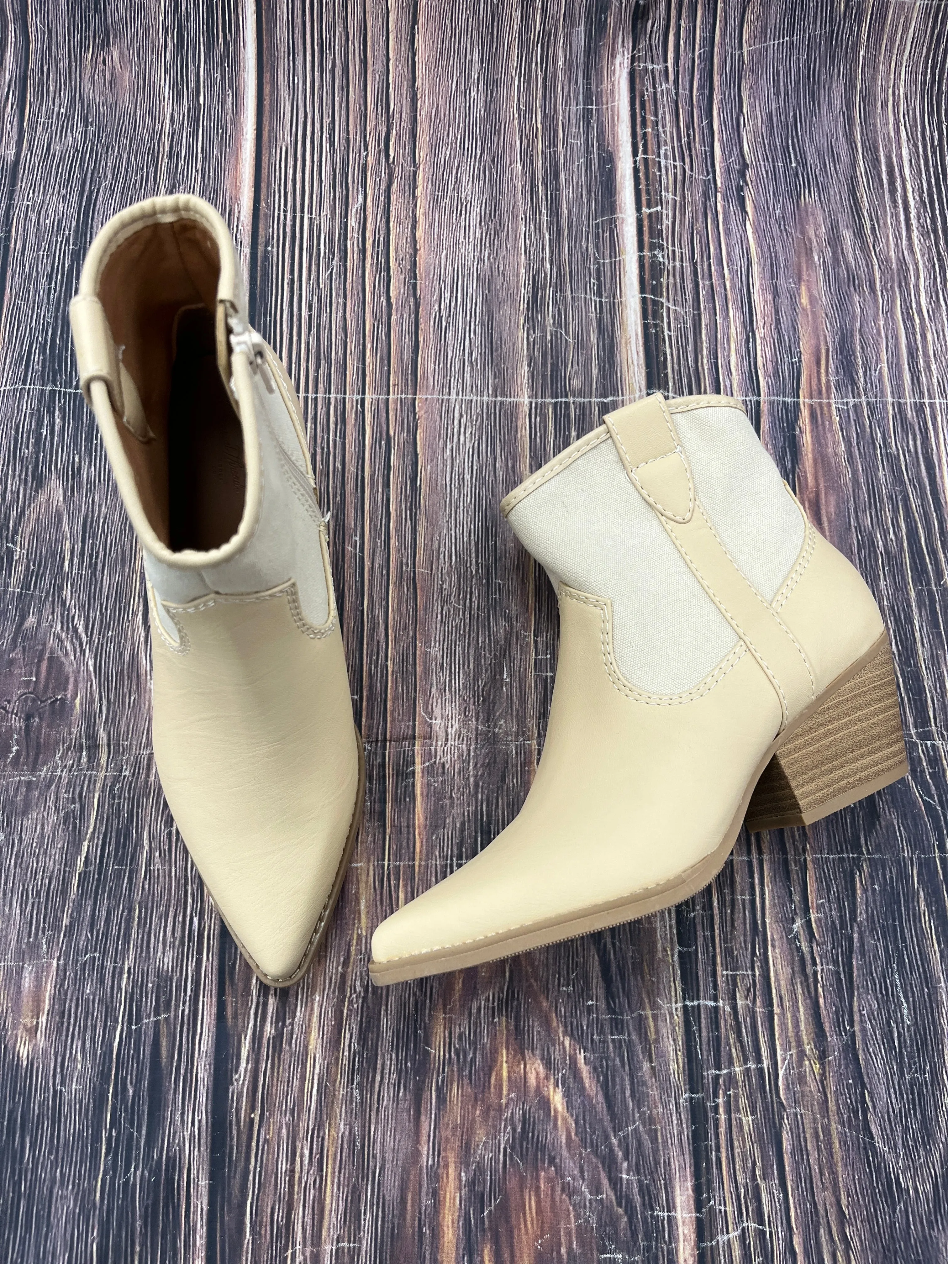 Boots Western By Universal Thread In Yellow, Size: 7 Padded Interior Cold Weather Commuter