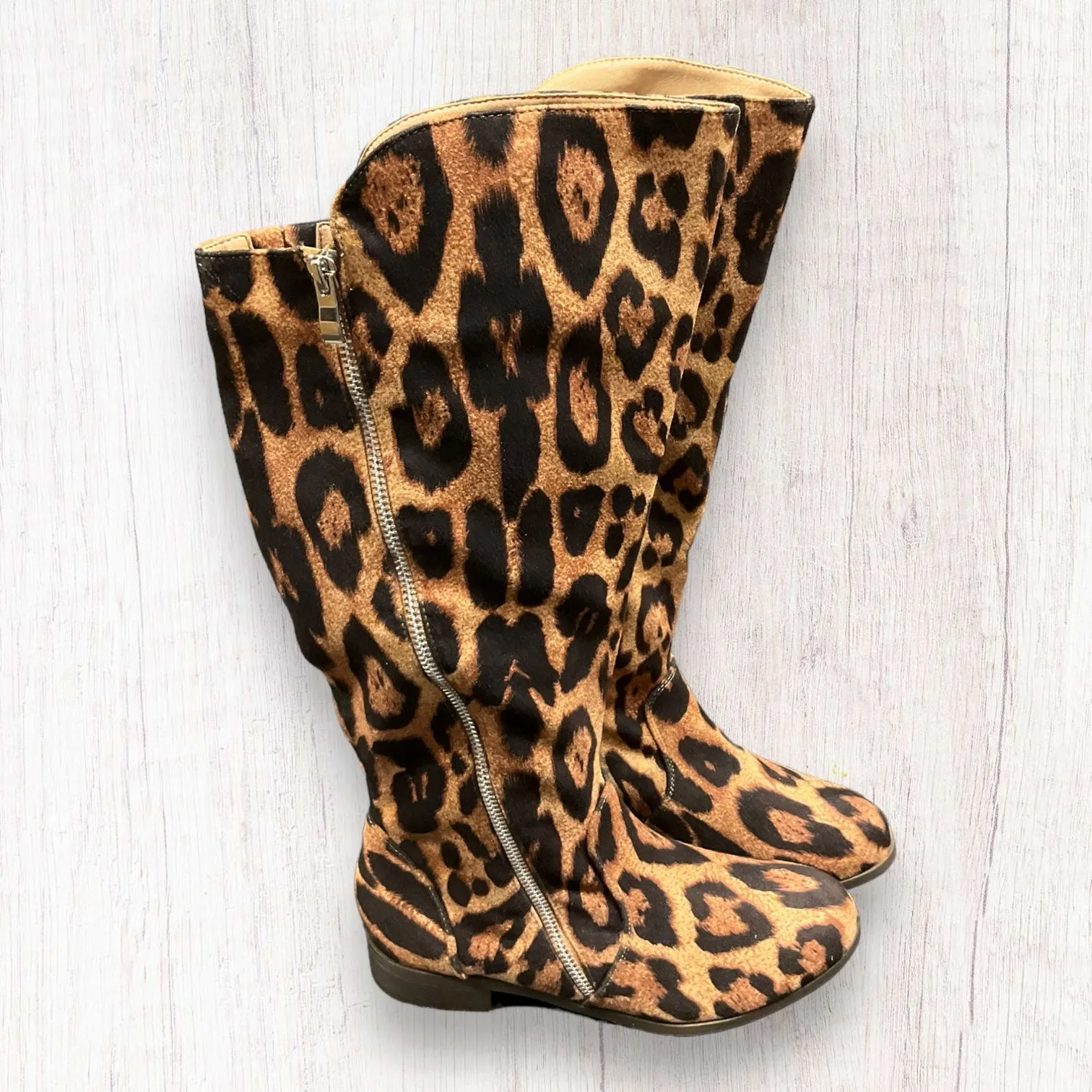 Wide fit Animal Print Boots Knee Flats Clothes Mentor, Size 6.5