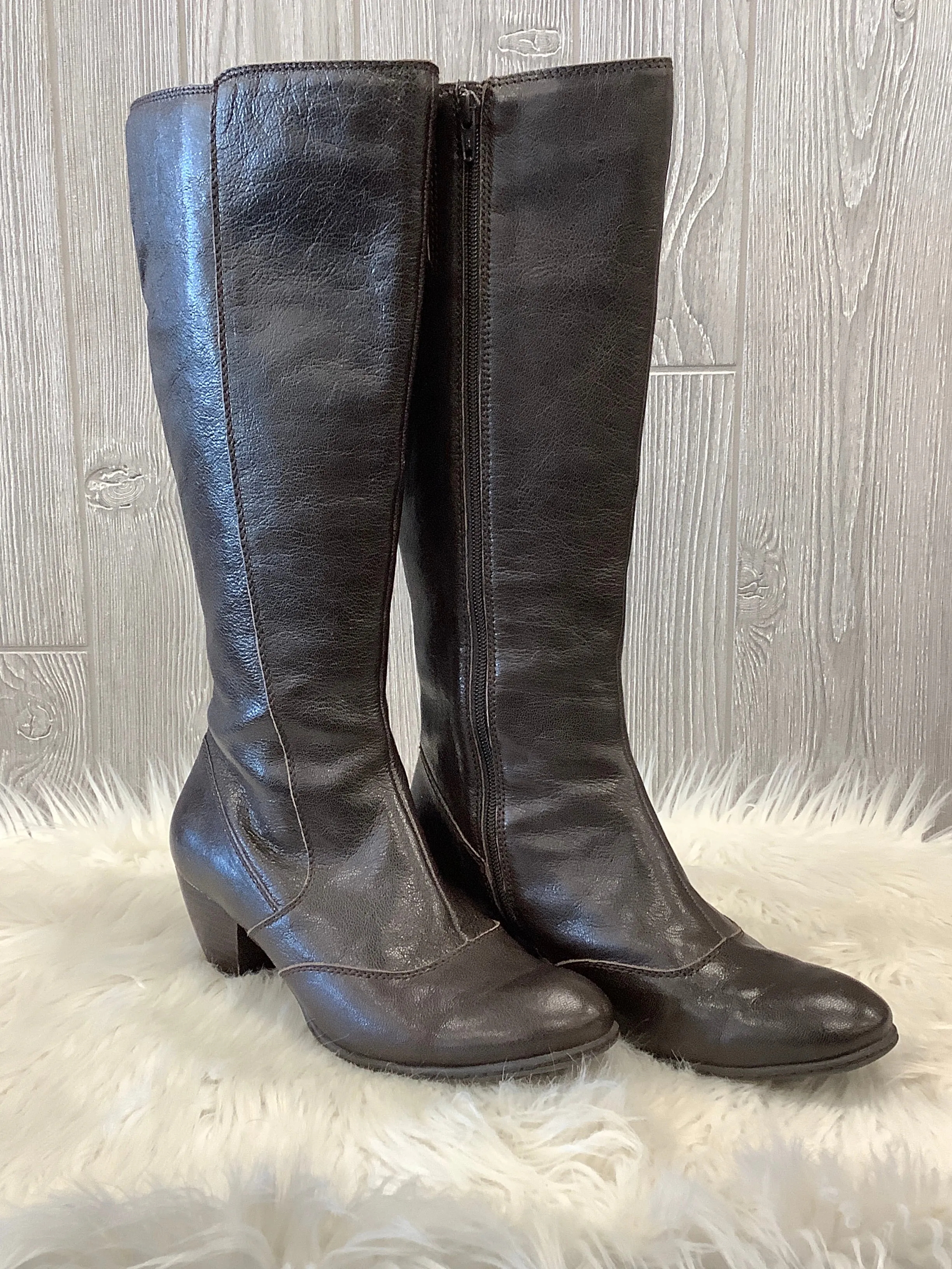 Winter Footwear Boots Knee Flats By Boc In Brown, Size: 8.5